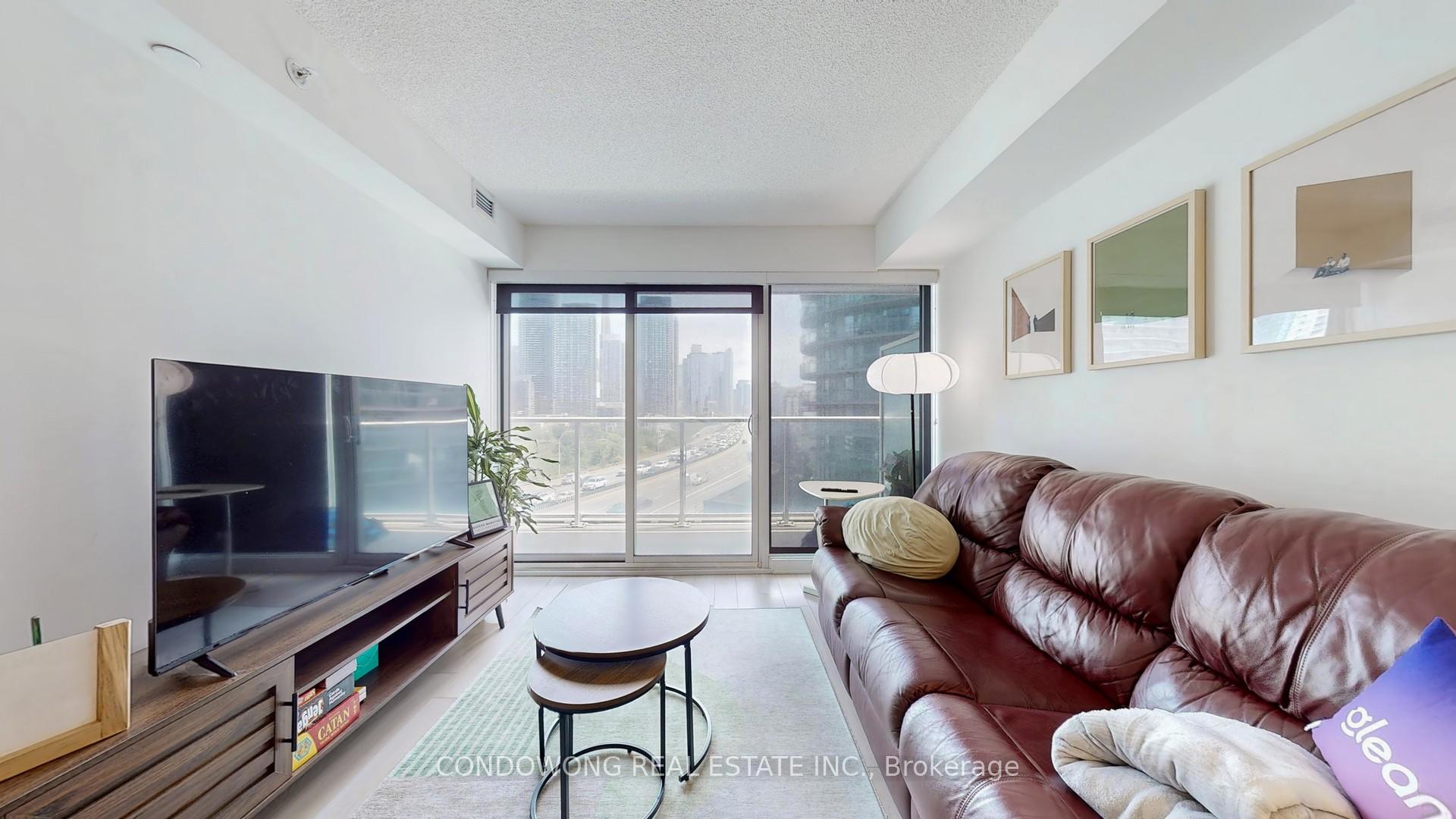 2 Bedrooms Condo at 17 Bathurst, Toronto For sale