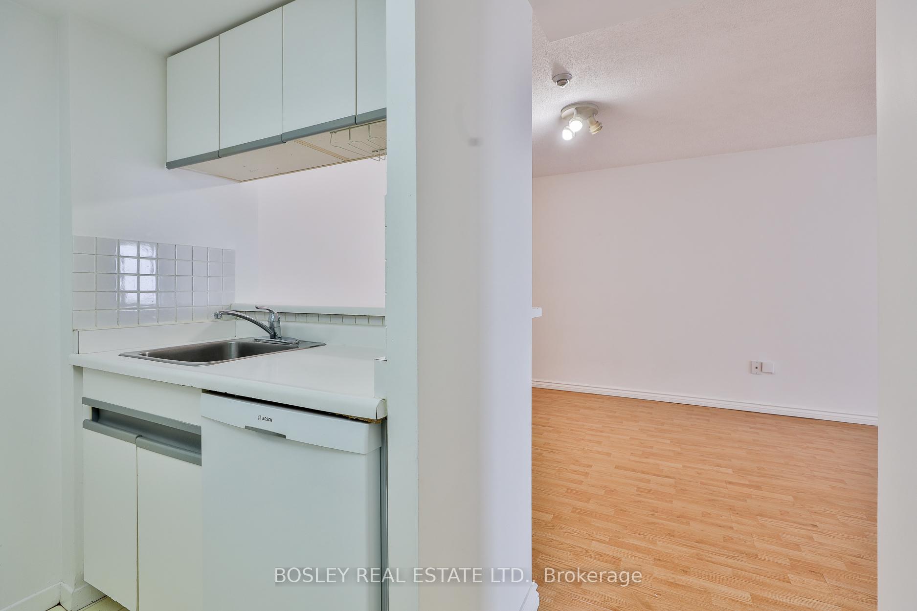 2 Bedrooms Condo at 1001 Bay, Toronto For sale