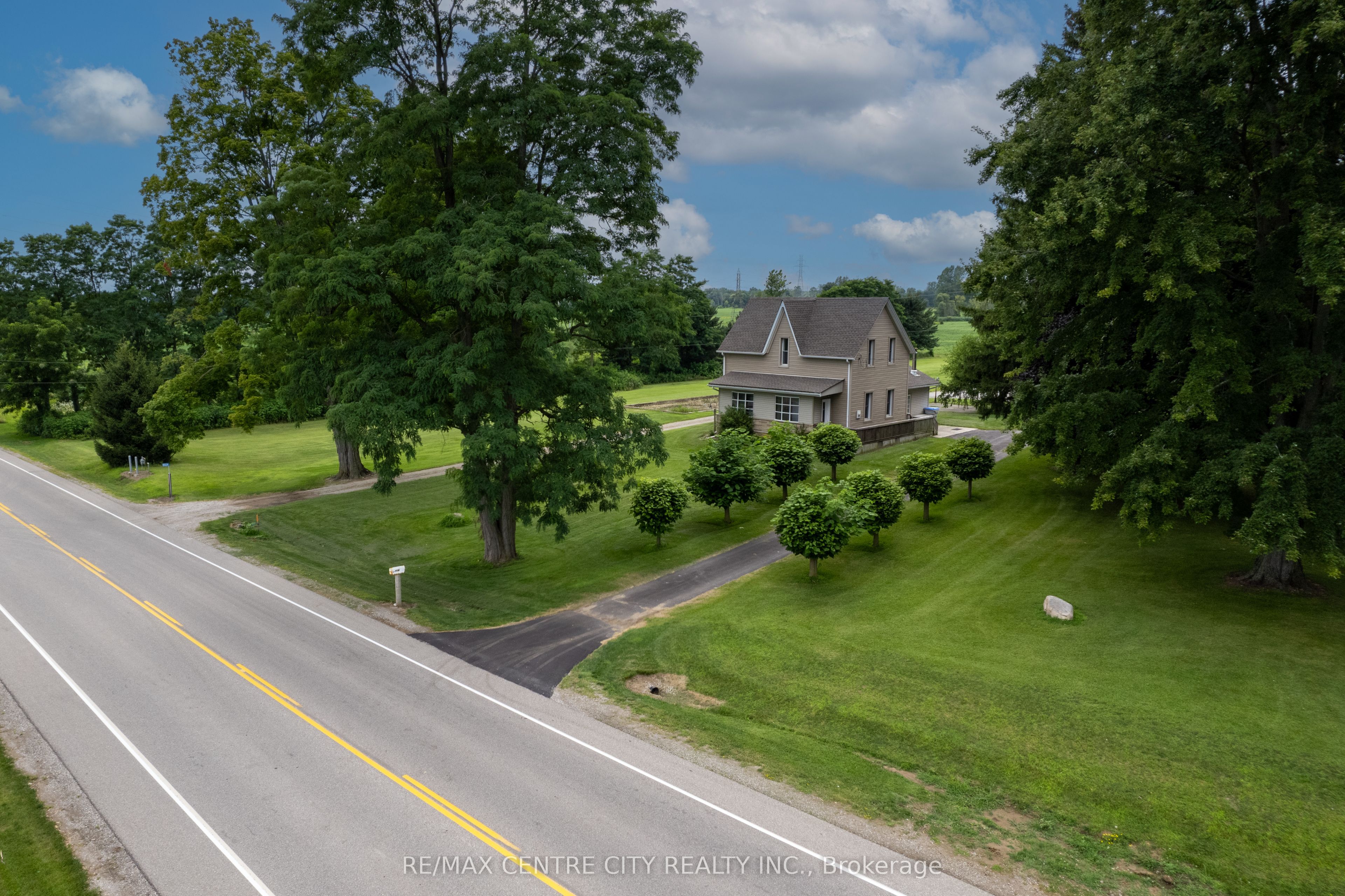 6924 Calvert Drive, Strathroy-Caradoc, ON N7G 3H5