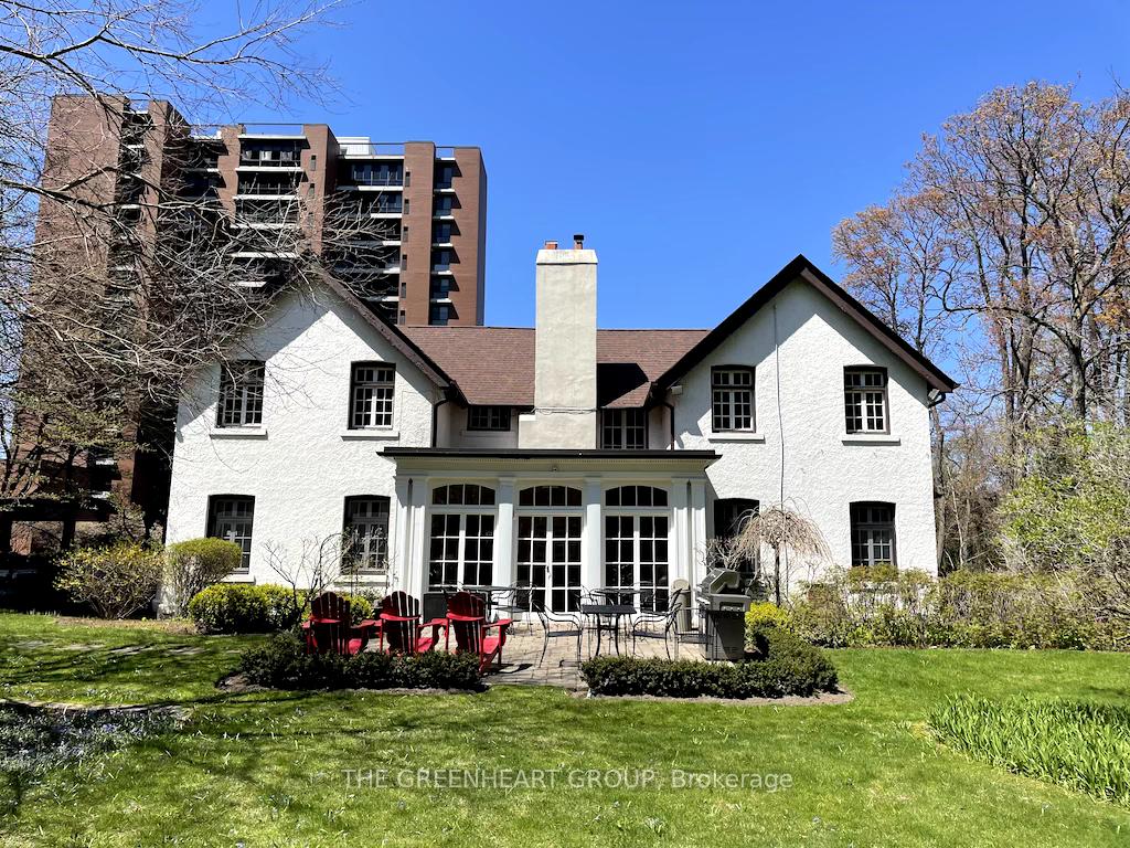 3 Bedrooms Condo at 1400 Dixie,  Mississauga For sale