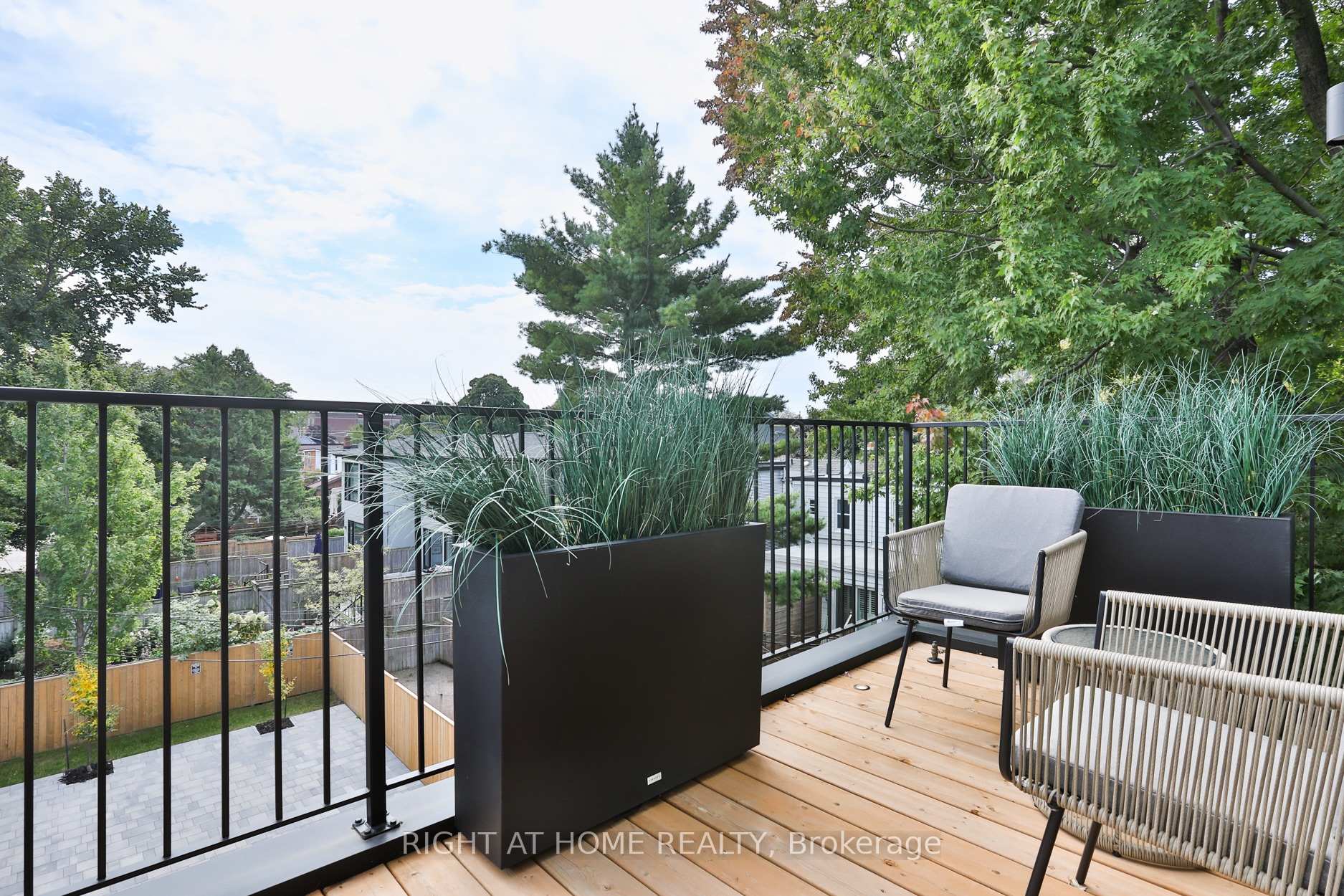 3 Bedrooms Condo at 2343 Gerrard, Toronto For sale