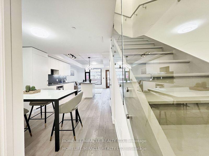3 Bedrooms Condo at 7 Watkinson,  Toronto For sale