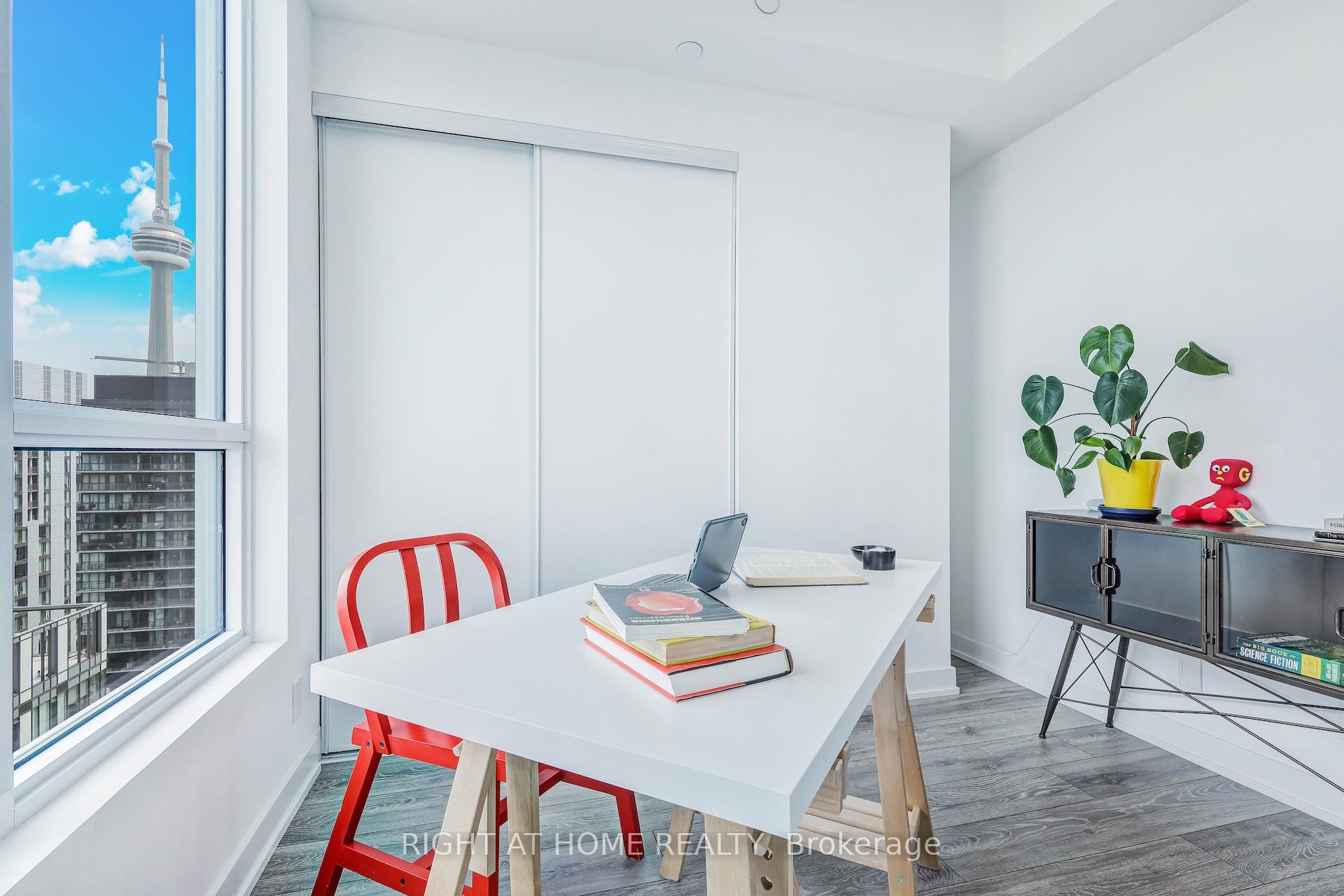 3 Bedrooms Condo at 108 Peter, Toronto For sale