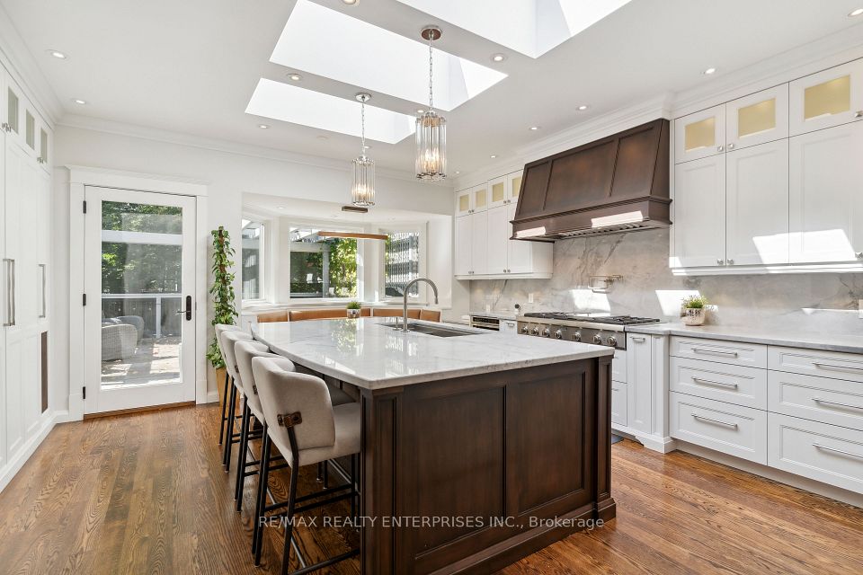 70 Oriole Road, Toronto, ON M4V 2G1
