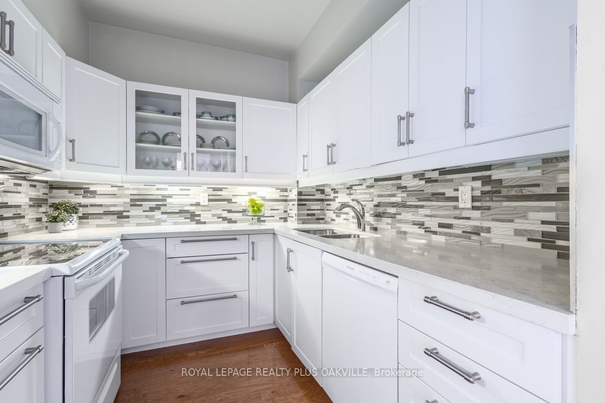 2511 Lakeshore Road W, #517