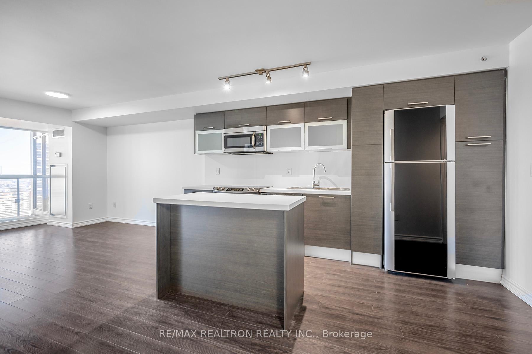 2 Bedrooms Condo at 386 Yonge,  Toronto For sale