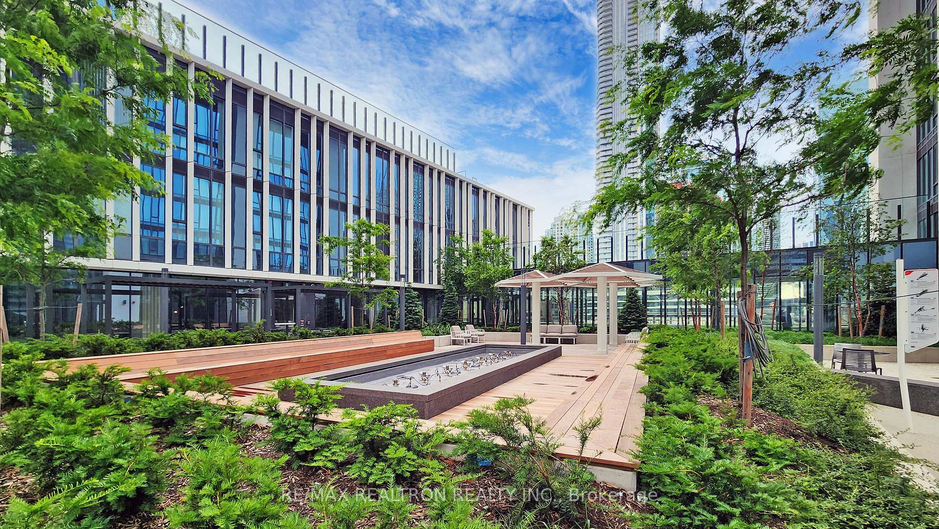 2 Bedrooms Condo at 138 Downes, Toronto For sale