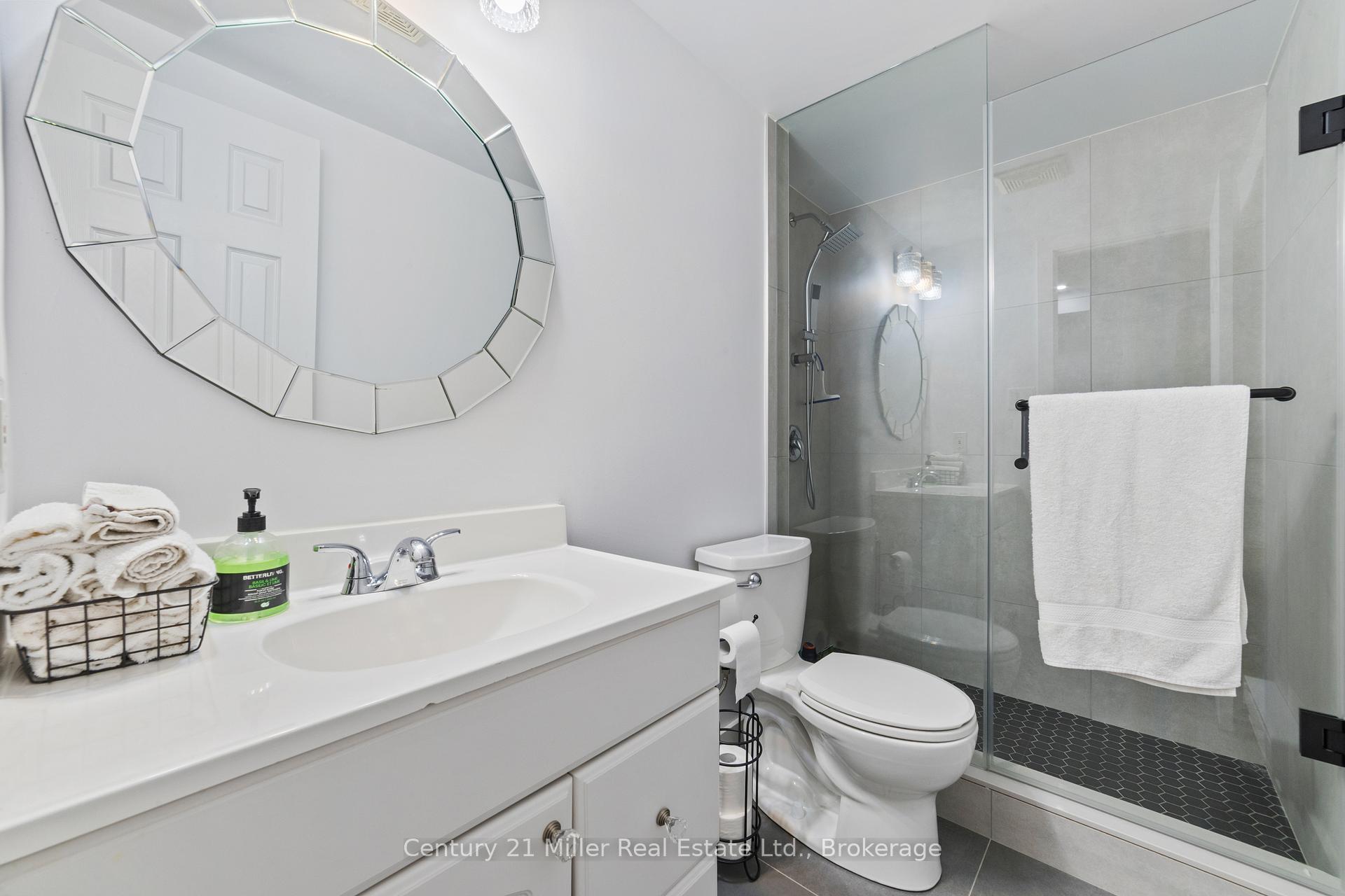 2 Bedrooms Condo at 1061 North Shore, Burlington For sale