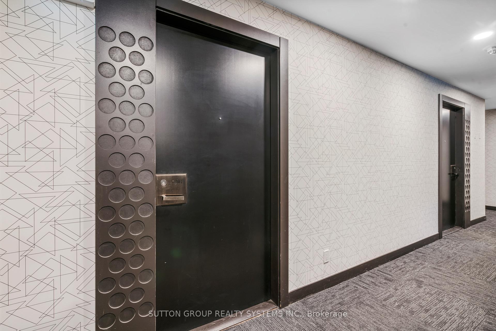 2 Bedrooms Condo at 11 Lillian, Toronto For sale