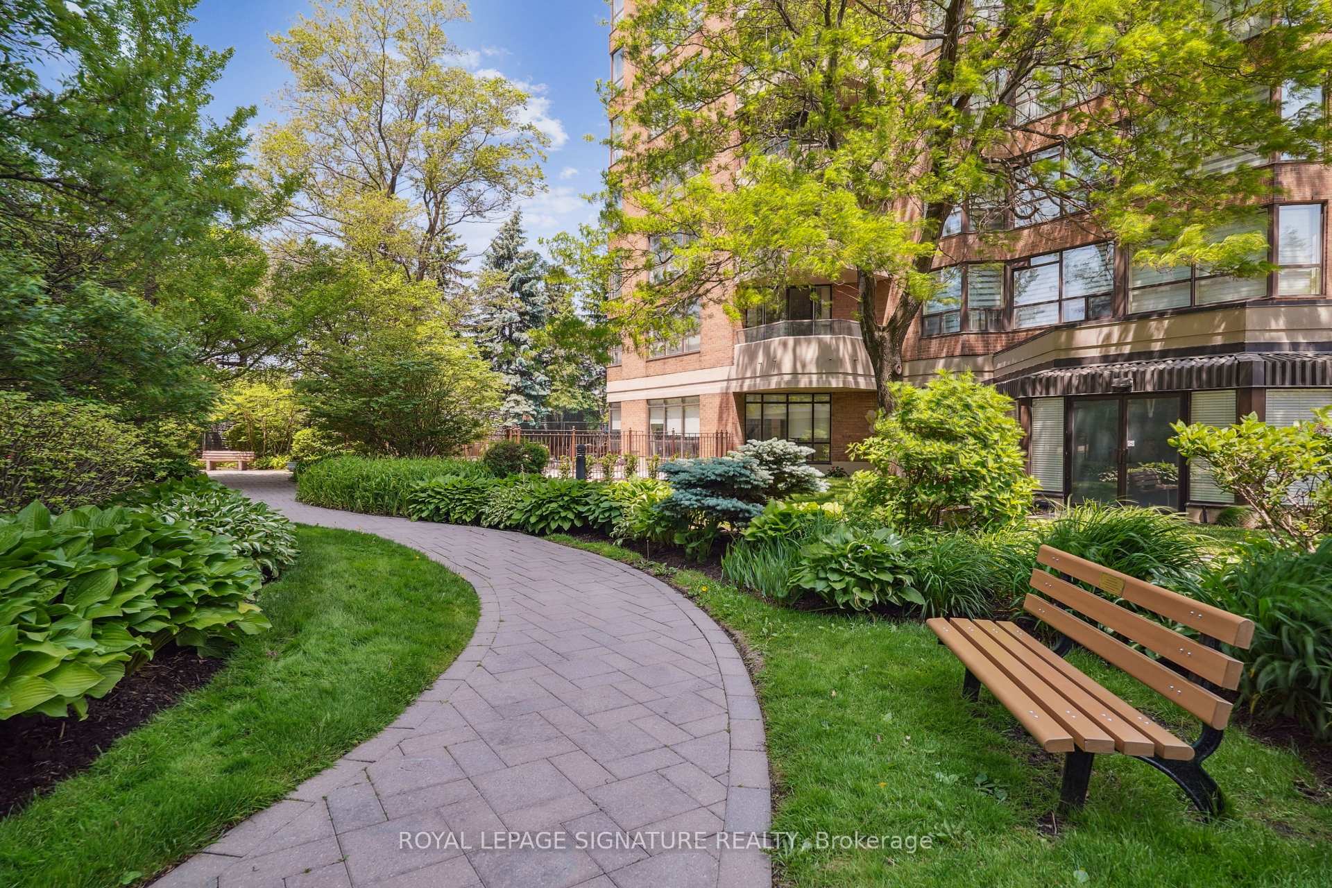 2 Bedrooms Condo at 271 Ridley, Toronto For sale