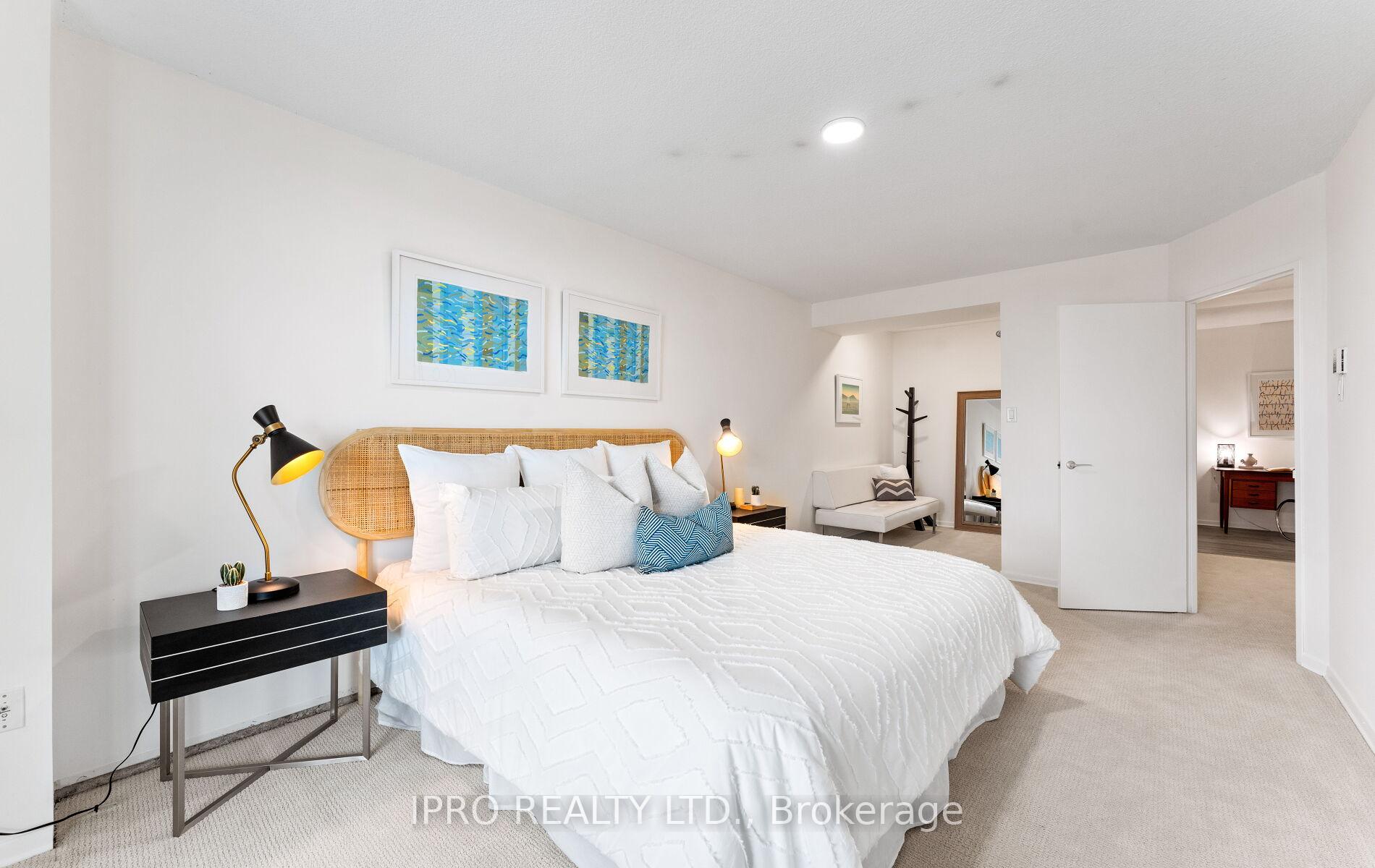 4 Bedrooms Condo at 60 Southport, Toronto For sale