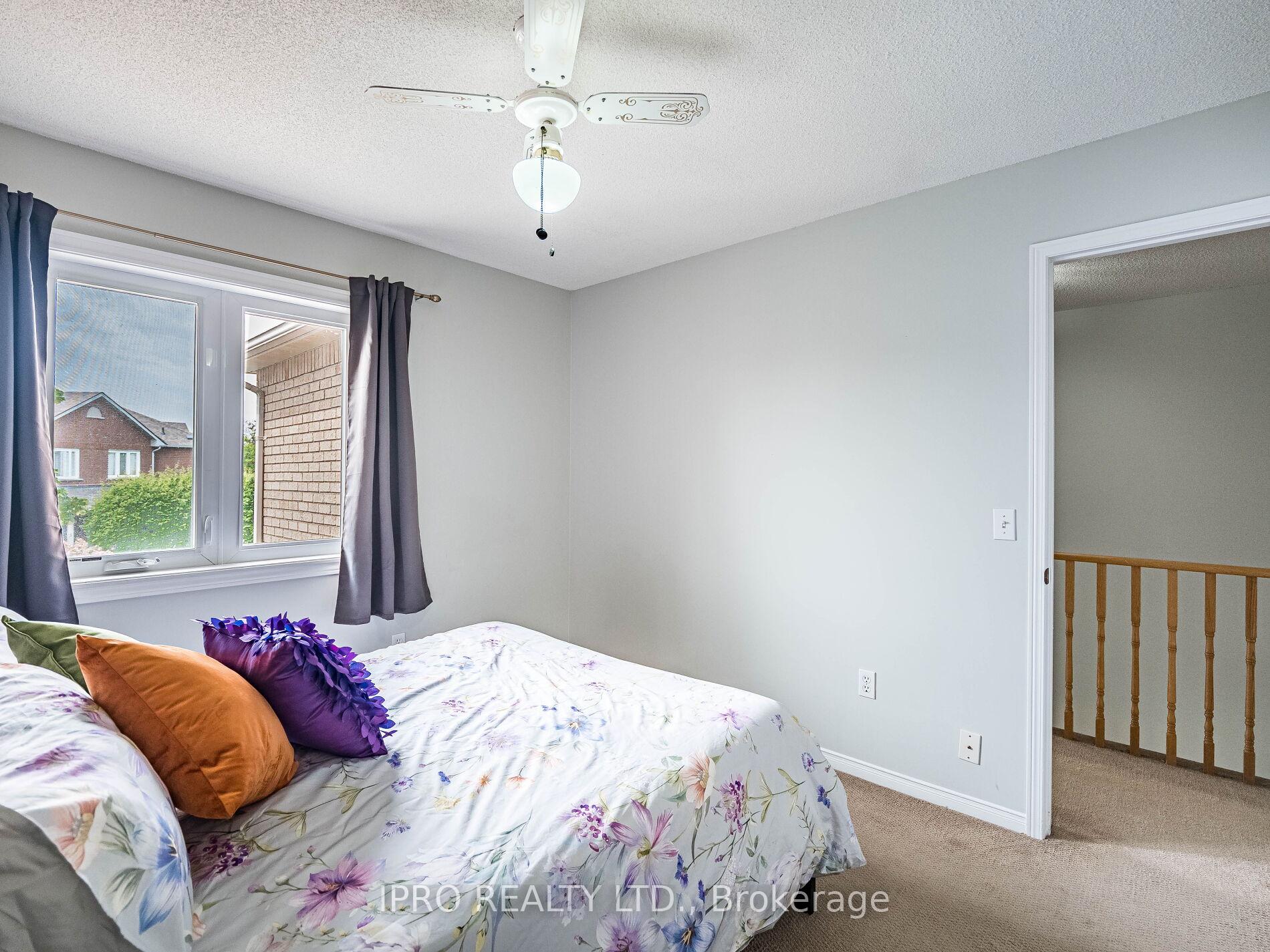 4 Bedrooms Condo at 833 Scollard, Mississauga For sale