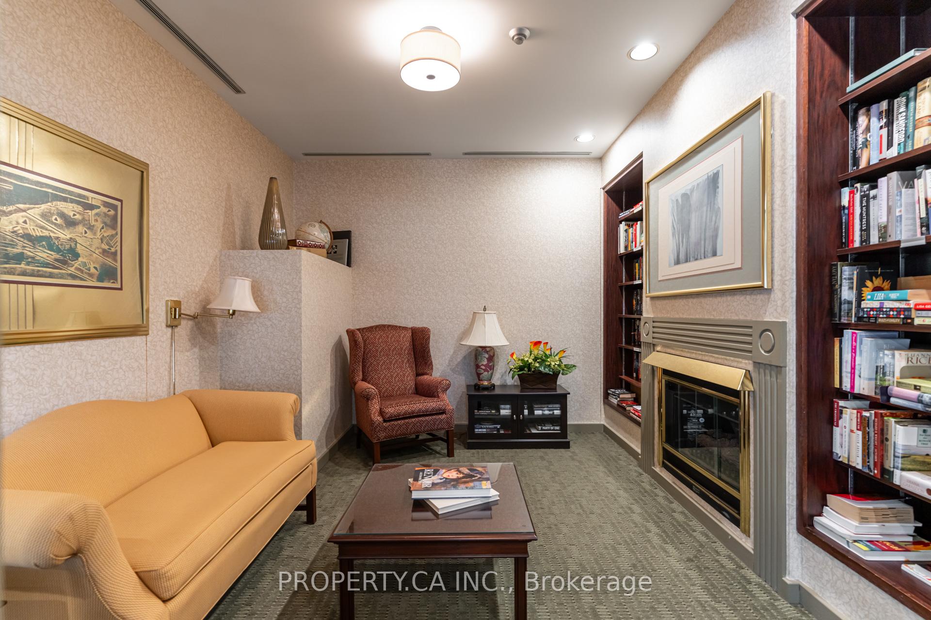 3 Bedrooms Condo at 1700 The Collegeway, Mississauga For sale