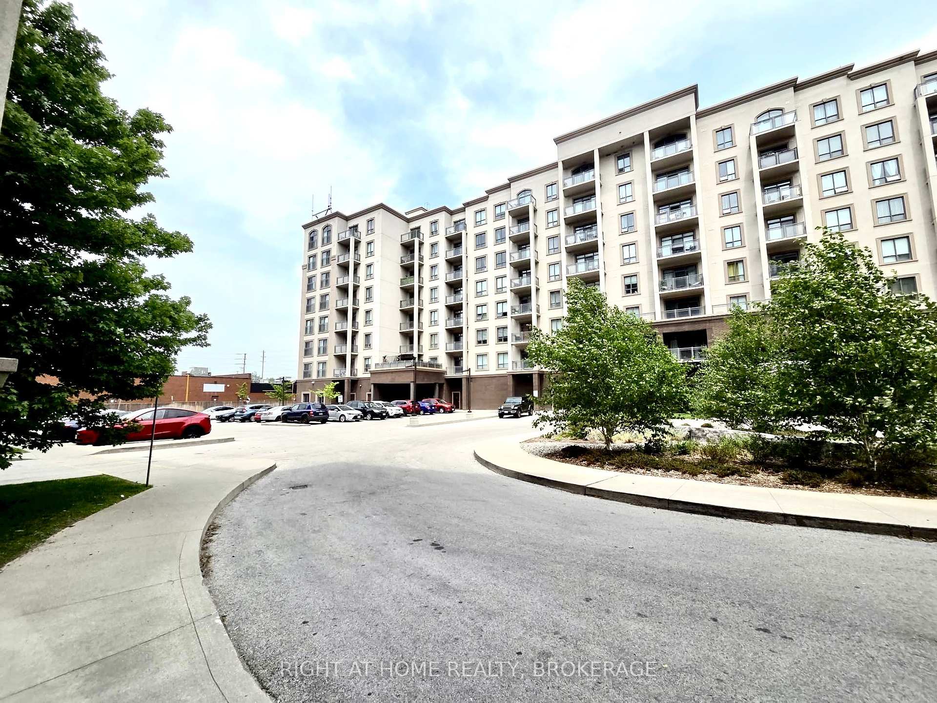 1 Bedroom Condo at 2490 Old Bronte, Oakville For sale