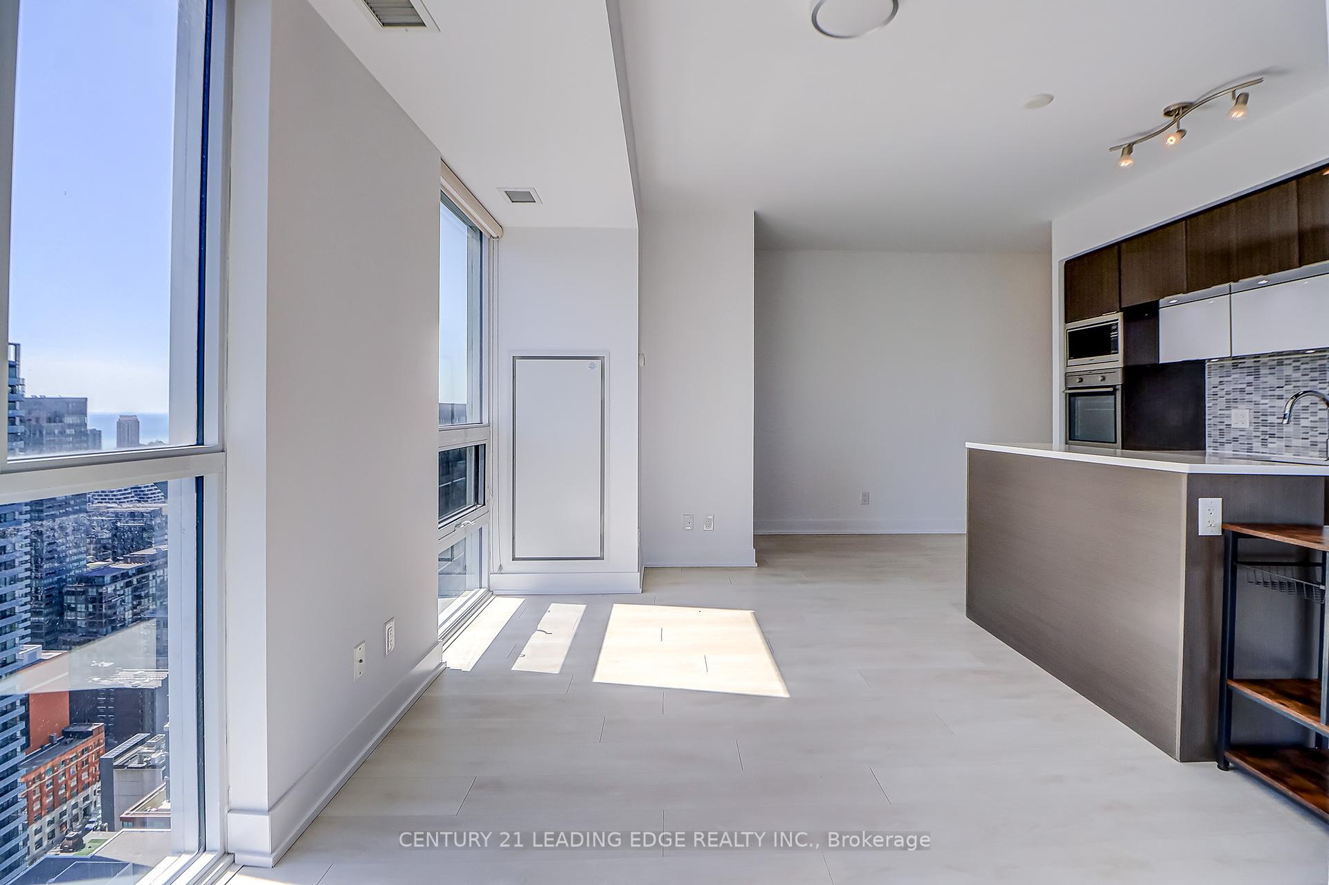 3 Bedrooms Condo at 318 Richmond,  Toronto For sale