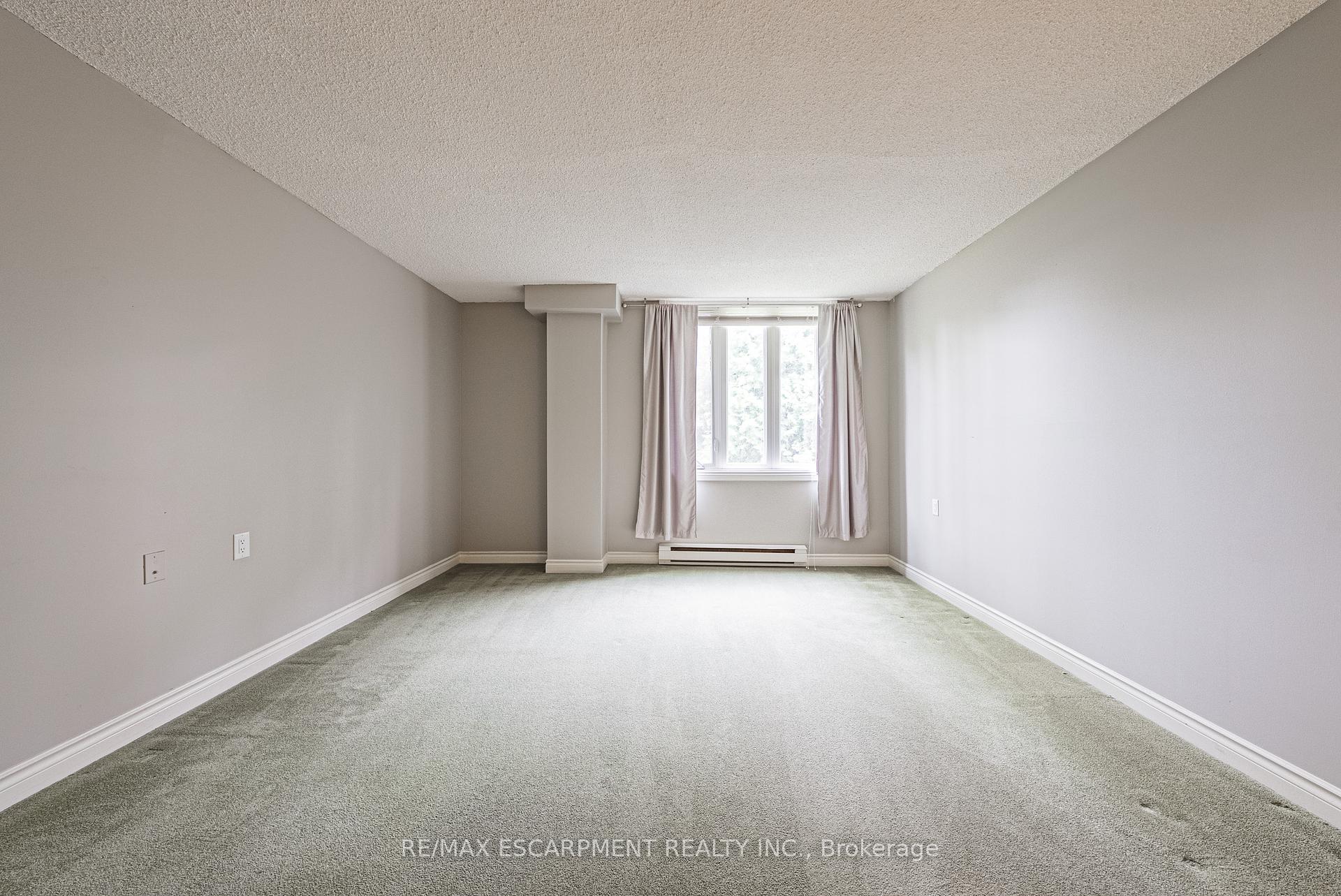 3 Bedrooms Condo at 150 WILSON, Hamilton For sale