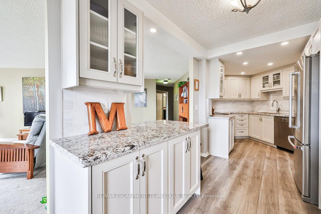 3 Bedrooms Condo at 7 Concorde,  Toronto For sale