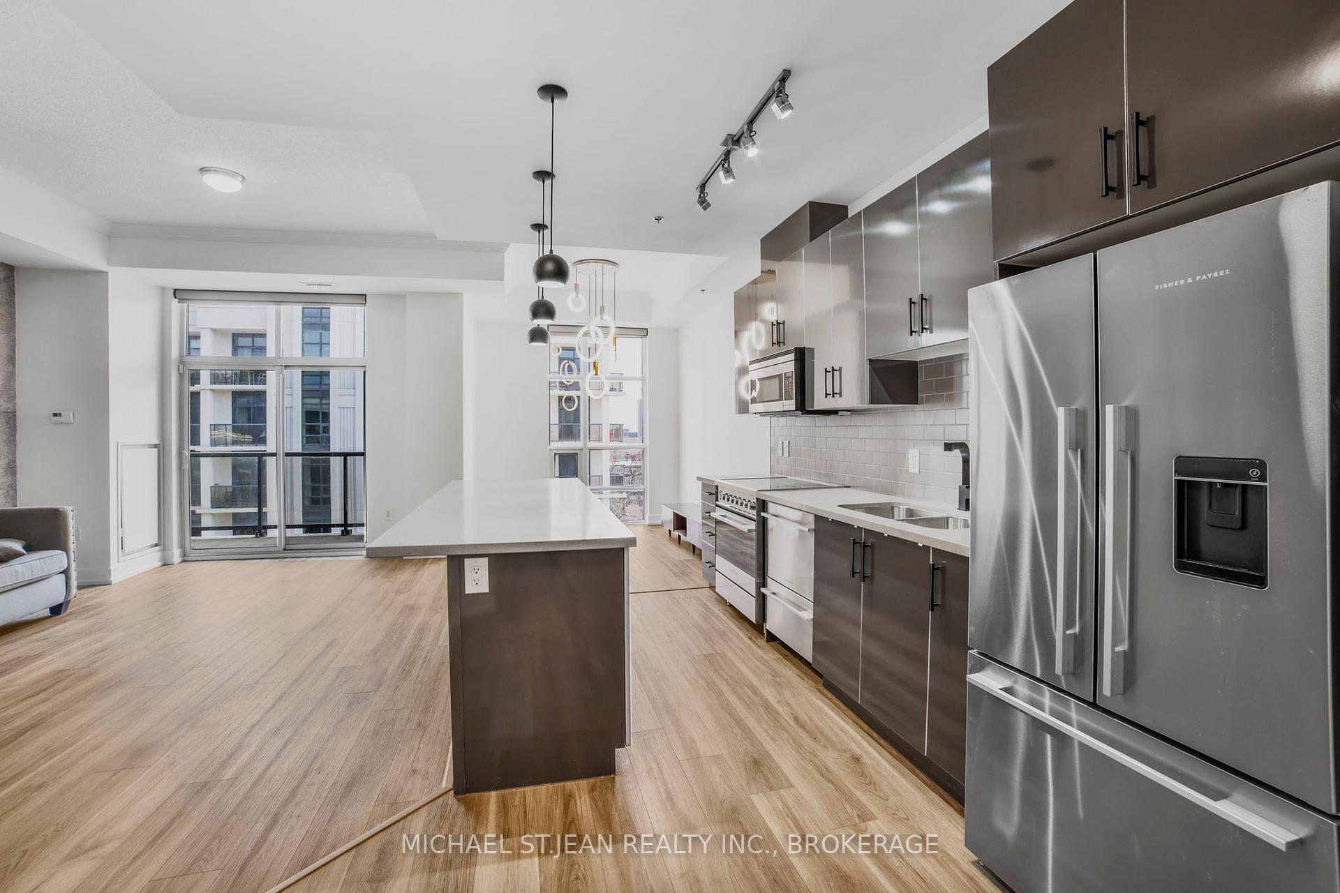 2 Bedrooms Condo at 90 Charlton,  Hamilton For sale