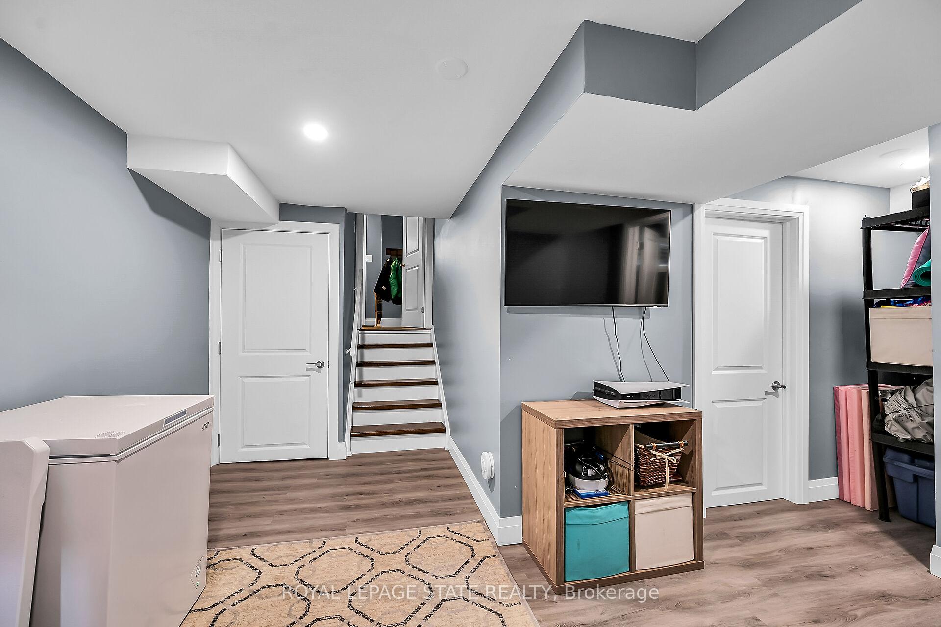 3 Bedrooms Condo at 444 Stone Church, Hamilton For sale