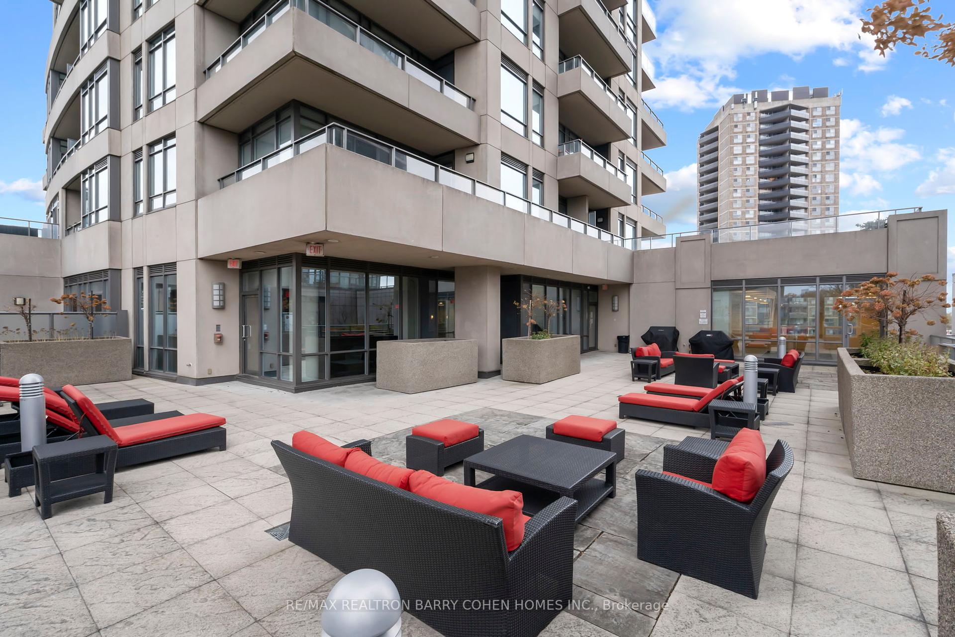 2 Bedrooms Condo at 500 St Clair, Toronto For sale