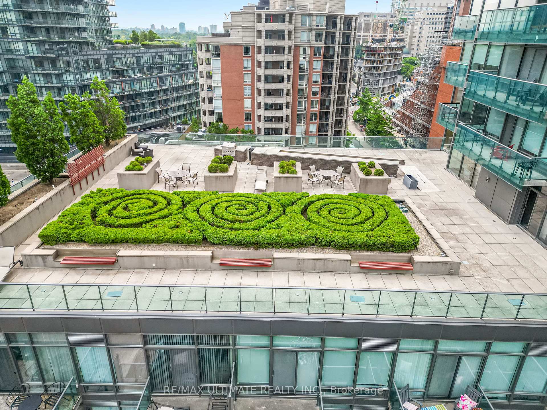 2 Bedrooms Condo at 18 Yorkville, Toronto For sale