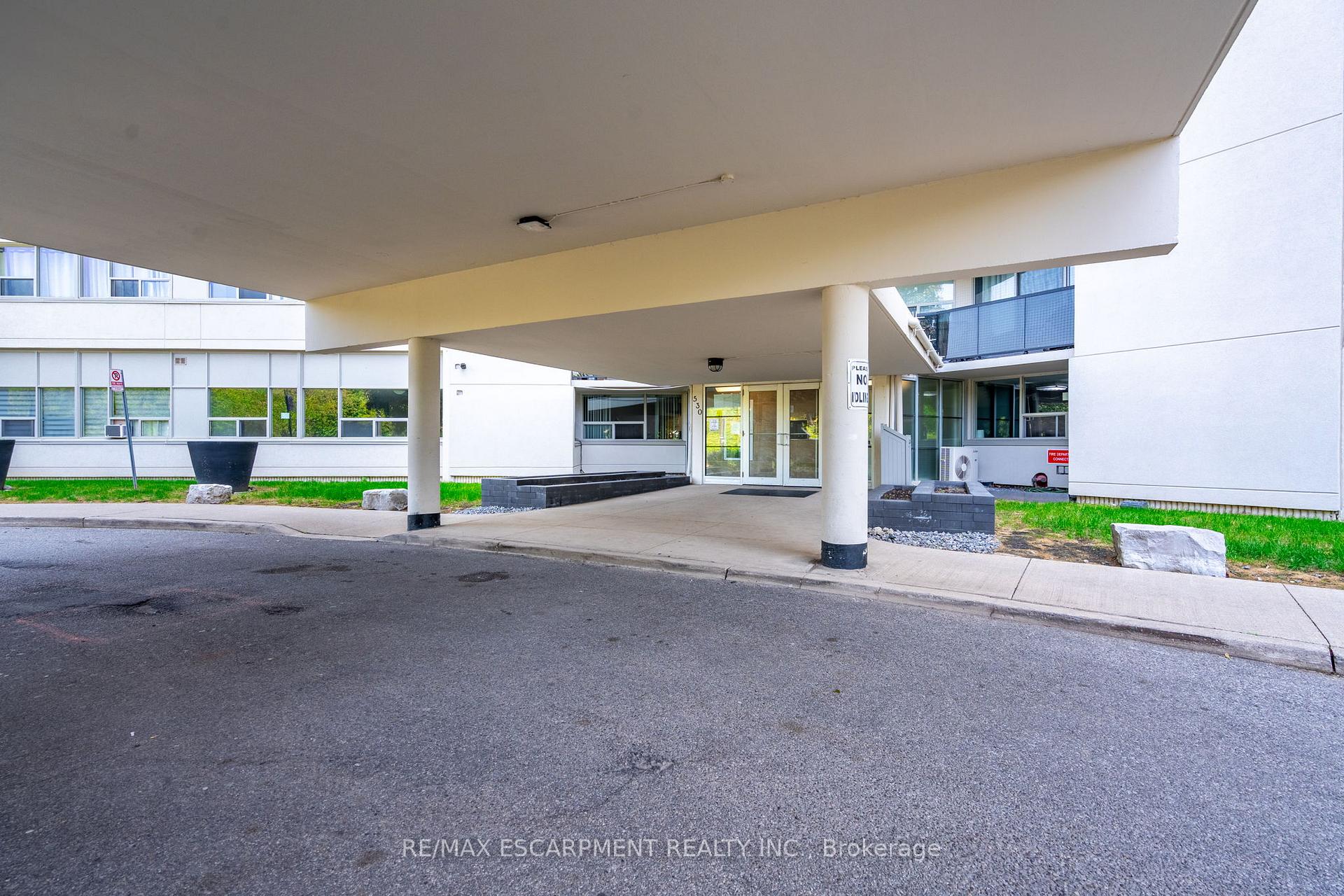 2 Bedrooms Condo at 530 Lolita, Mississauga For sale