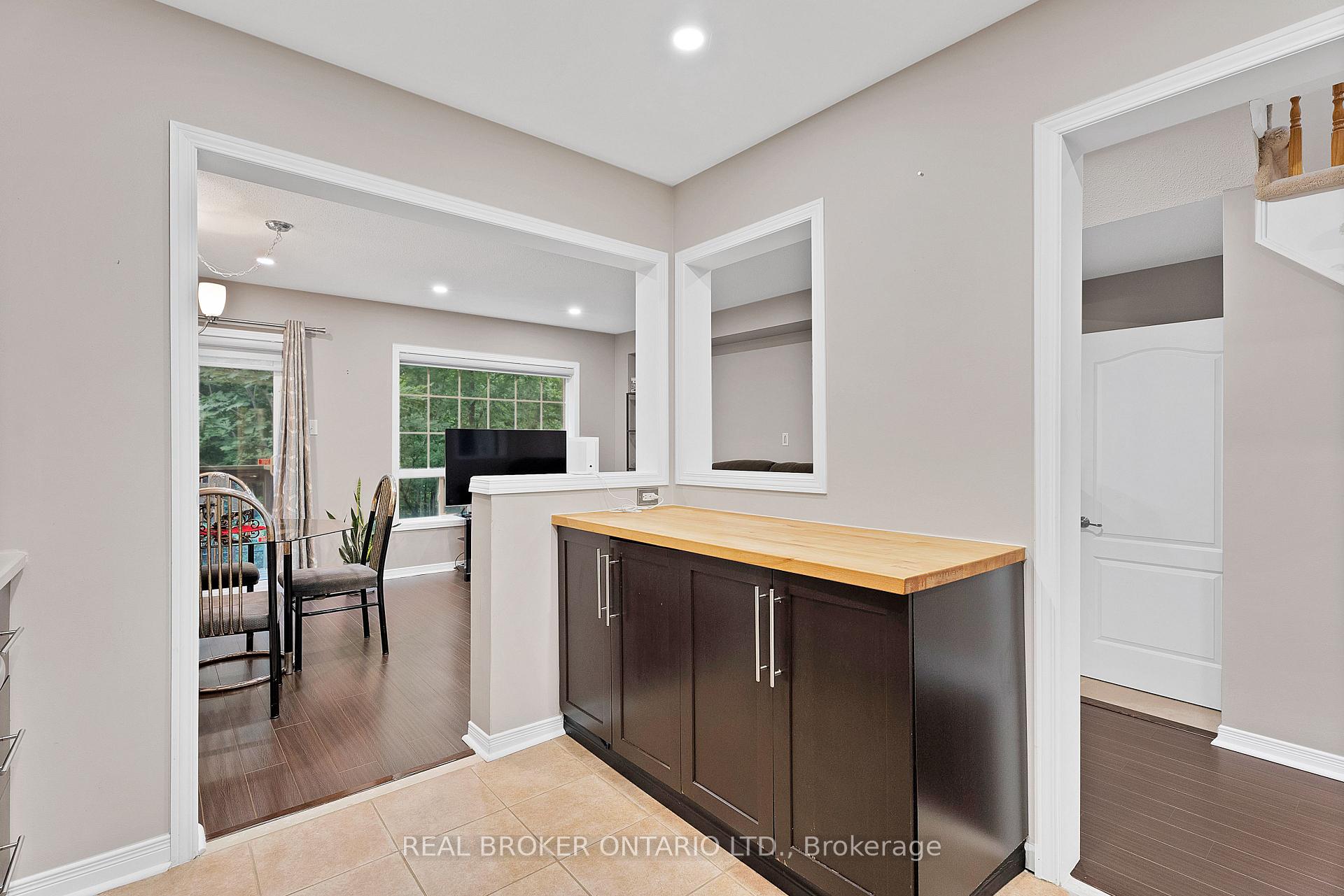 3 Bedrooms Condo at 7360 Zinnia, Mississauga For sale