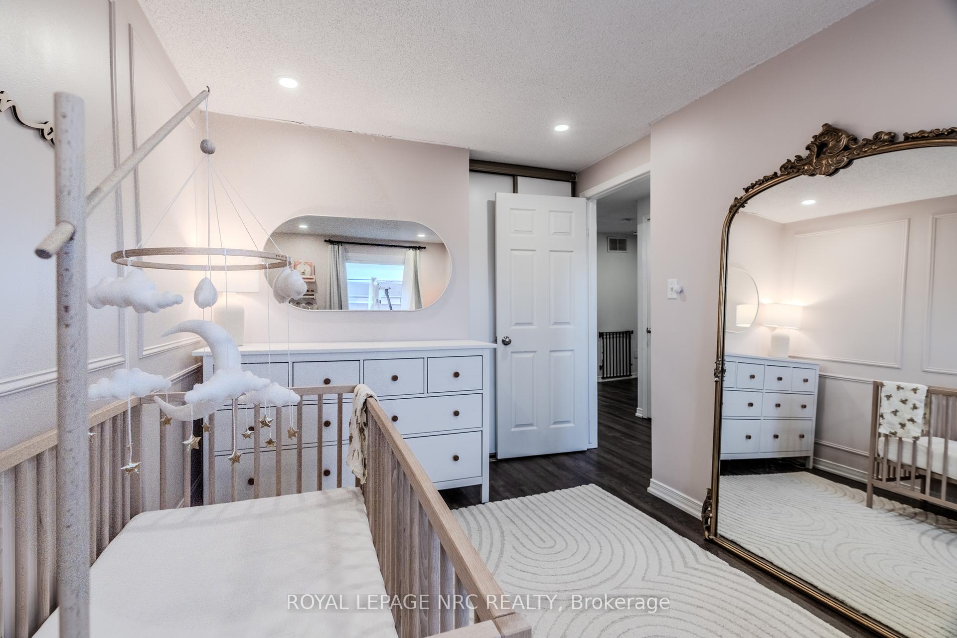 3 Bedrooms Condo at 29 Heritage, Hamilton For sale