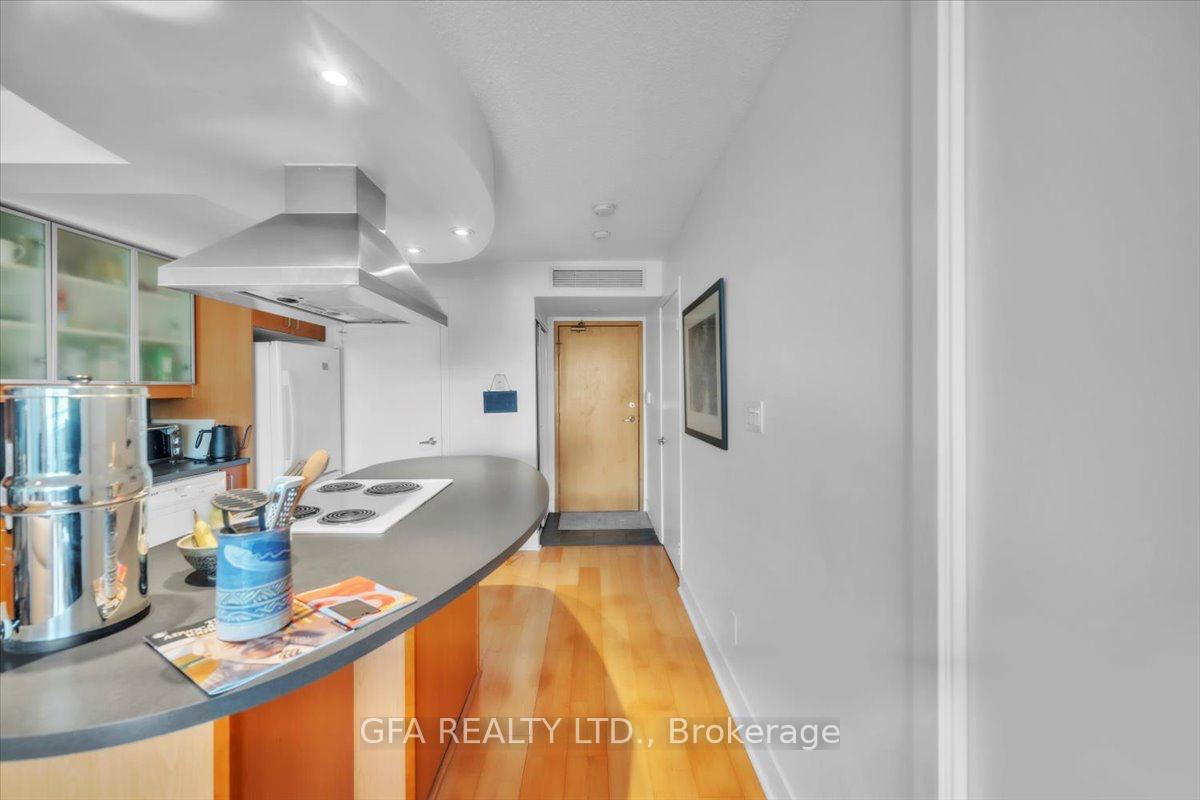 2 Bedrooms Condo at 550 Queens, Toronto For sale