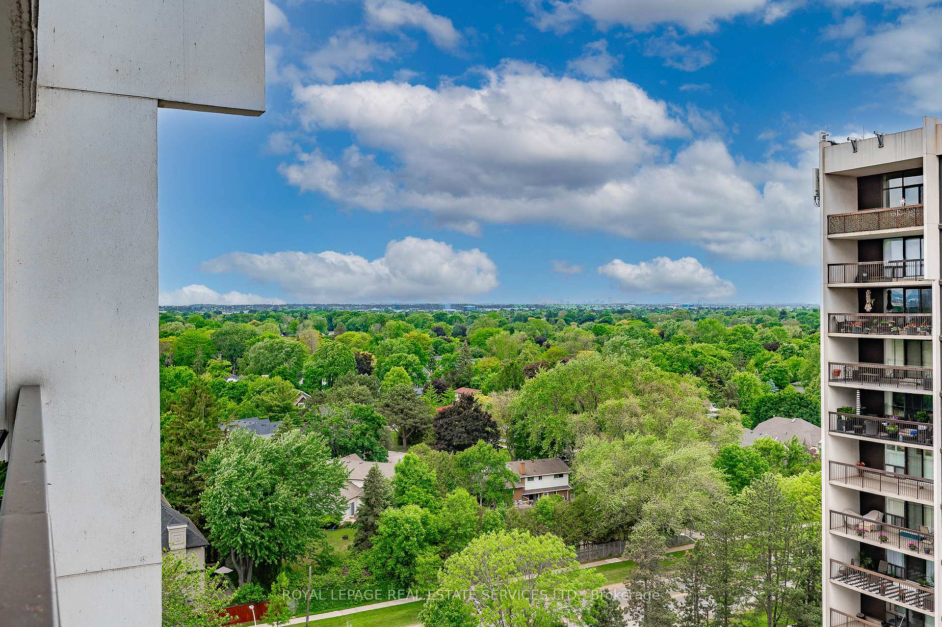 2 Bedrooms Condo at 2185 Marine, Oakville For sale