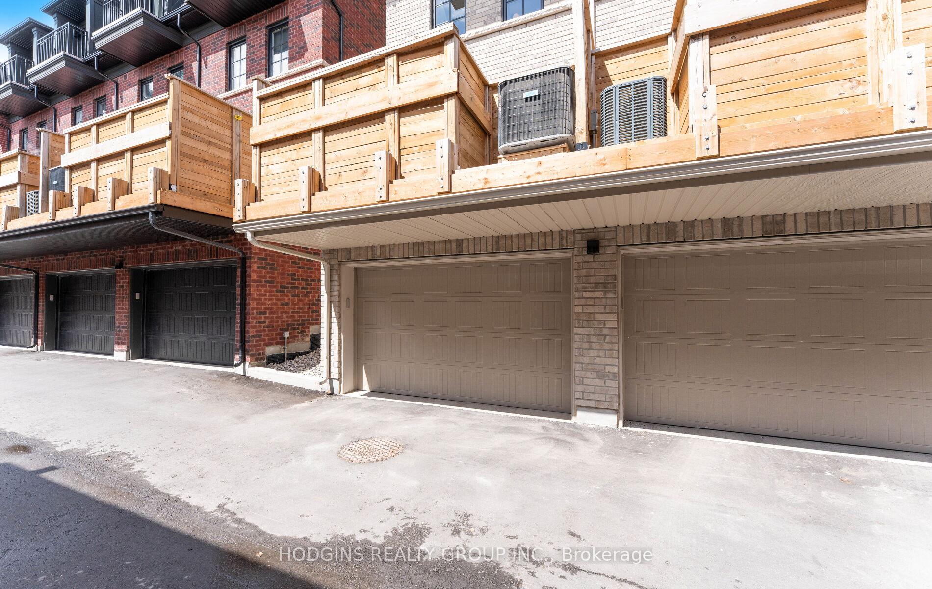 4 Bedrooms Condo at 10 Lunar, Mississauga For sale