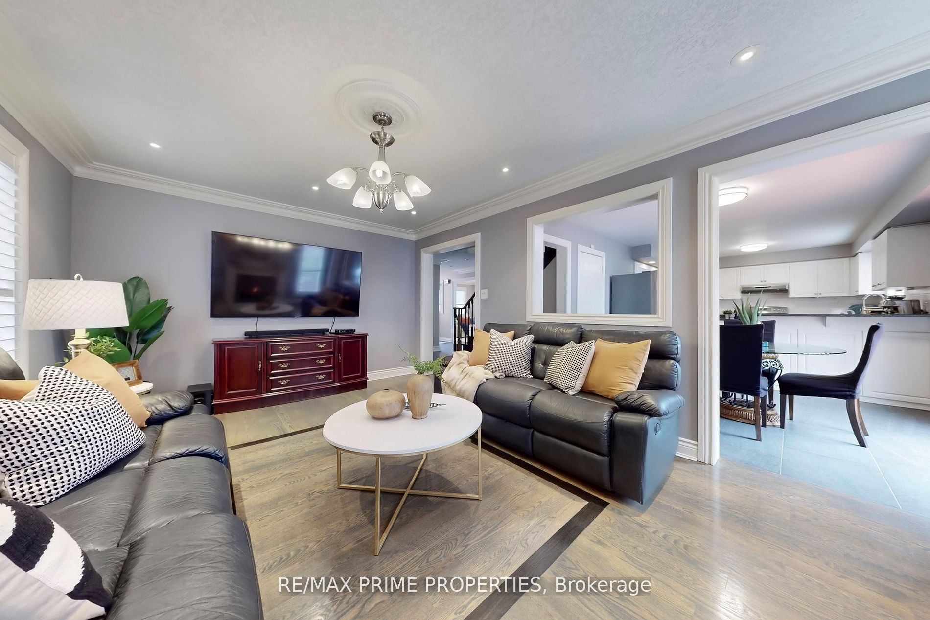 32 KENNETT Drive