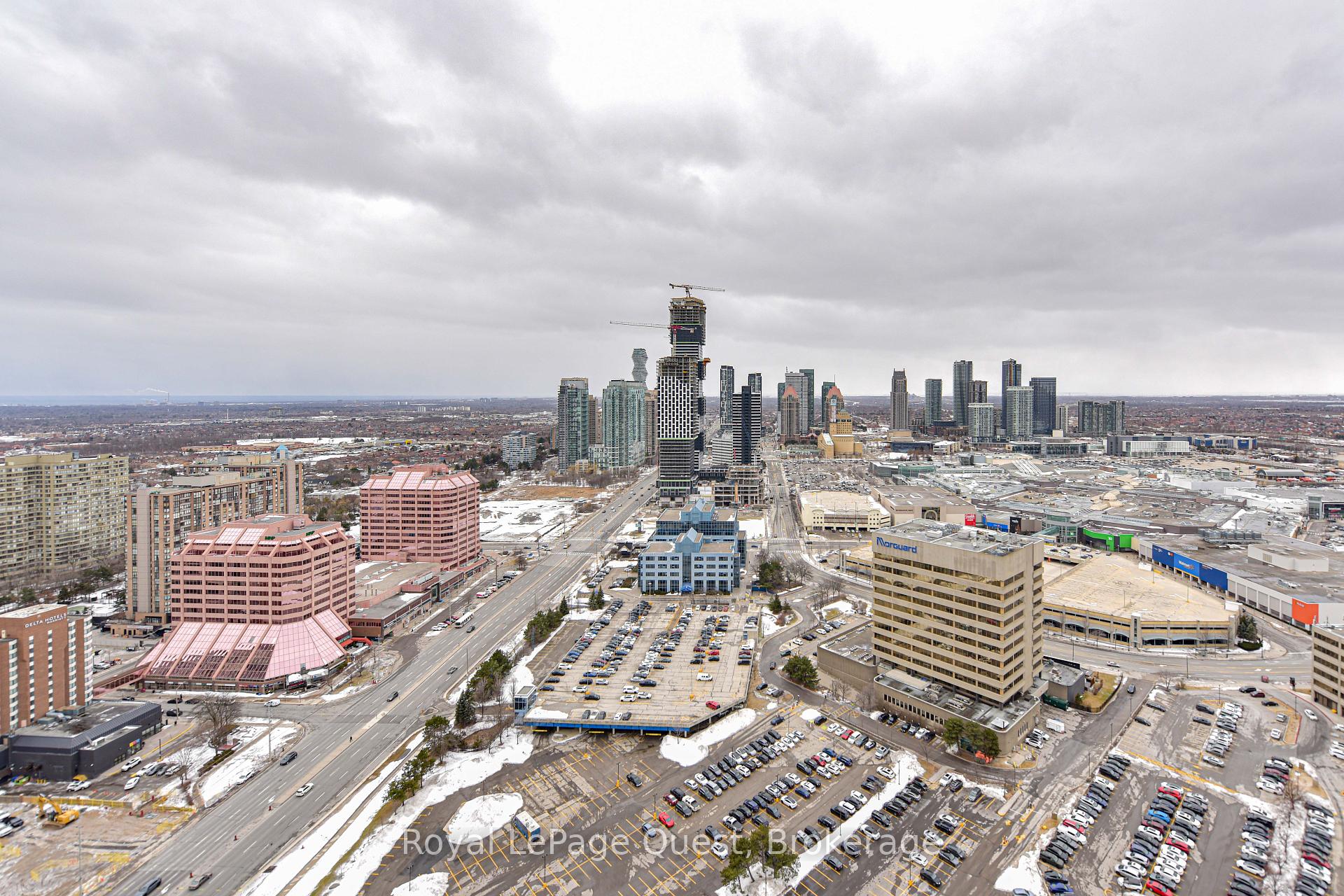 2 Bedrooms Condo at 50 Absolute, Mississauga For sale