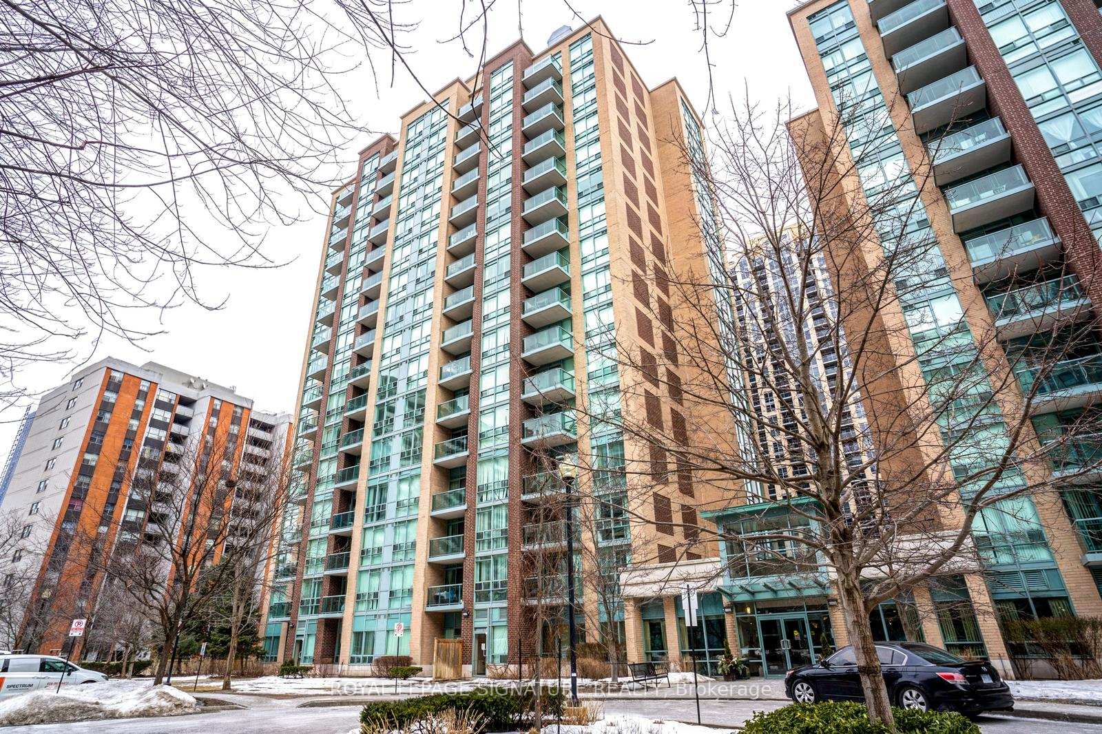 2 Bedrooms Condo at 7 Michael Power, Toronto For sale