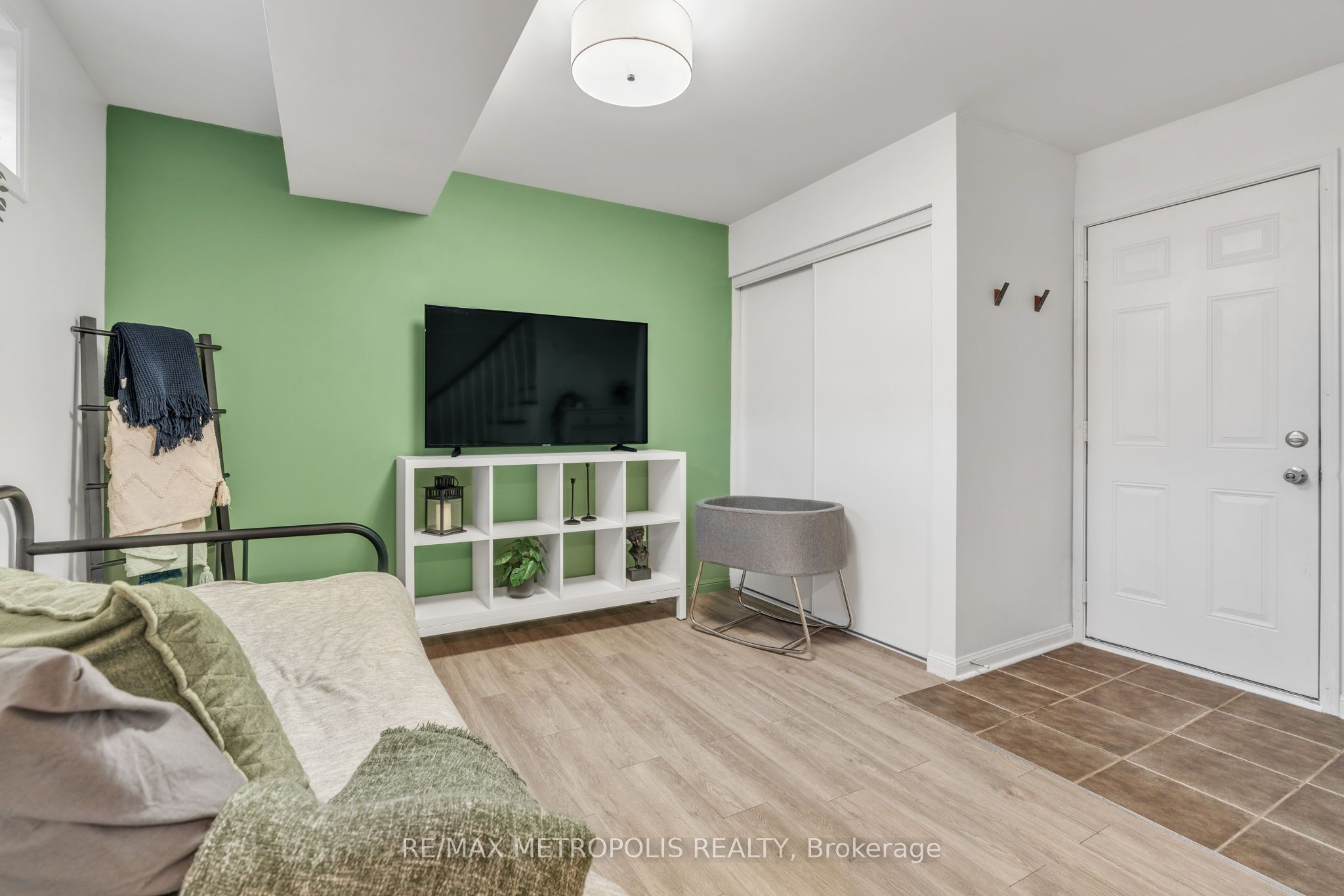 734 Neighbourhood Circle, #4