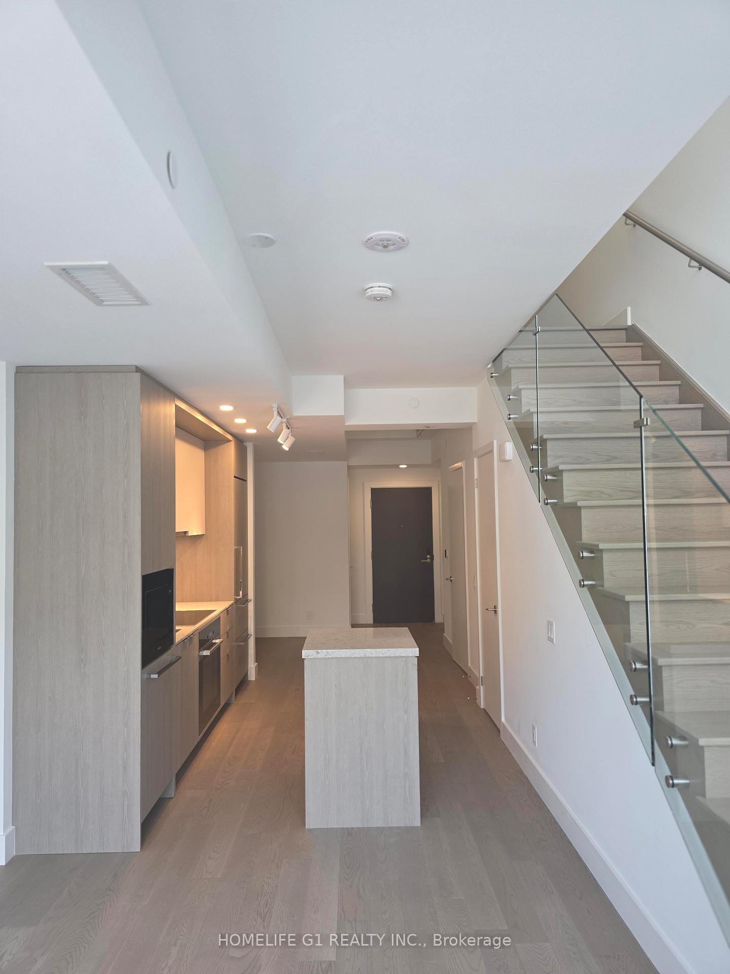 3 Bedrooms Condo at 6 Greenbriar, Toronto For sale
