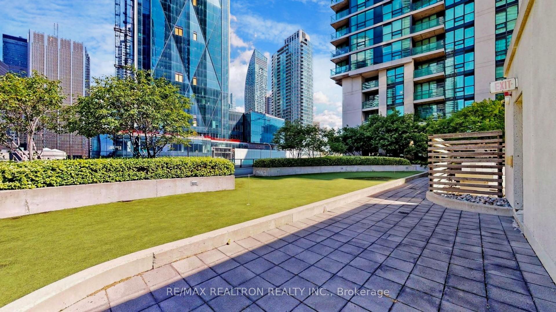 1 Bedroom Condo at 18 Harbour, Toronto For sale