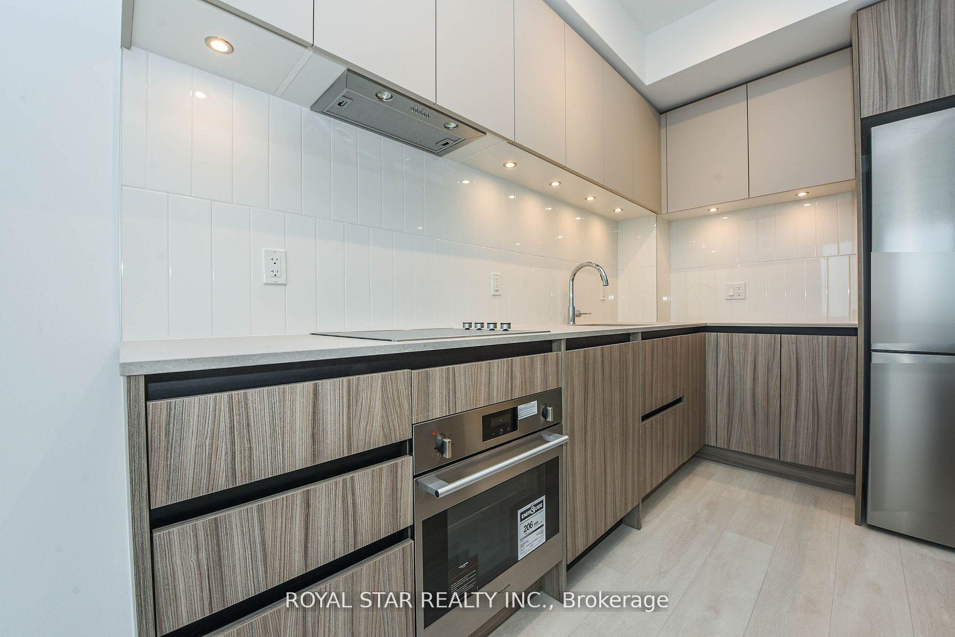 2 Bedrooms Condo at 7950 Bathurst, Vaughan For sale