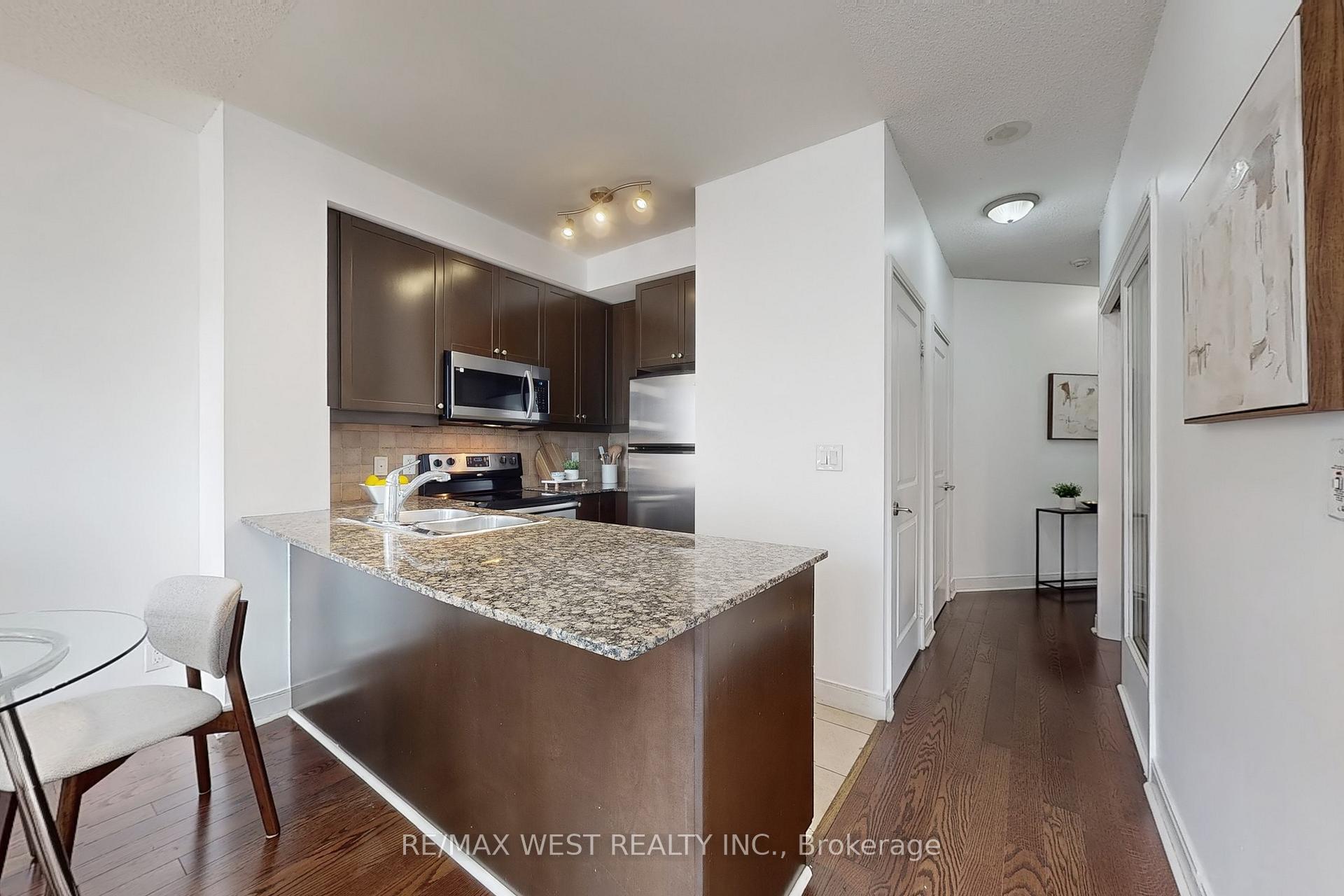 2 Bedrooms Condo at 80 Absolute, Mississauga For sale