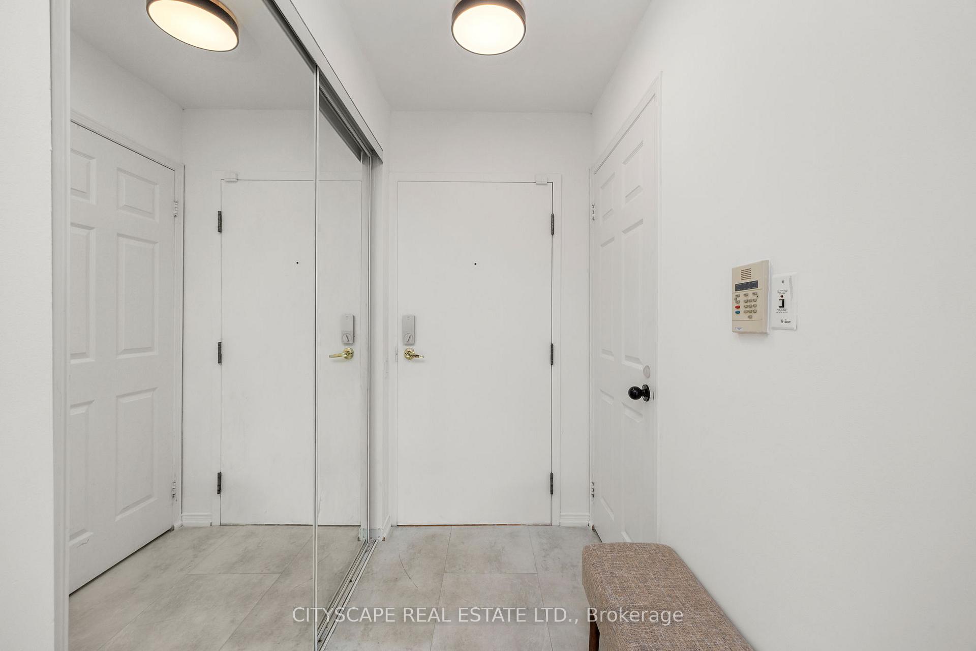 2 Bedrooms Condo at 5 Emerald, Vaughan For sale