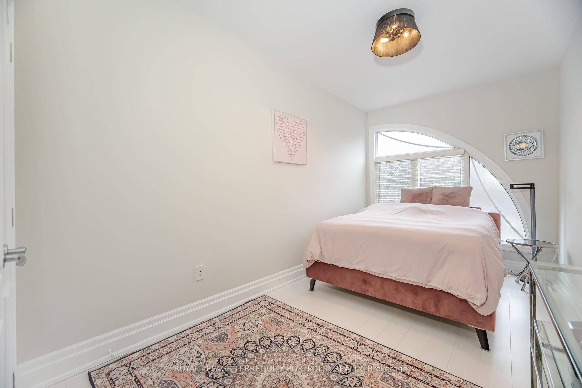 4 Bedrooms Condo at 51 York Mills,  Toronto For sale