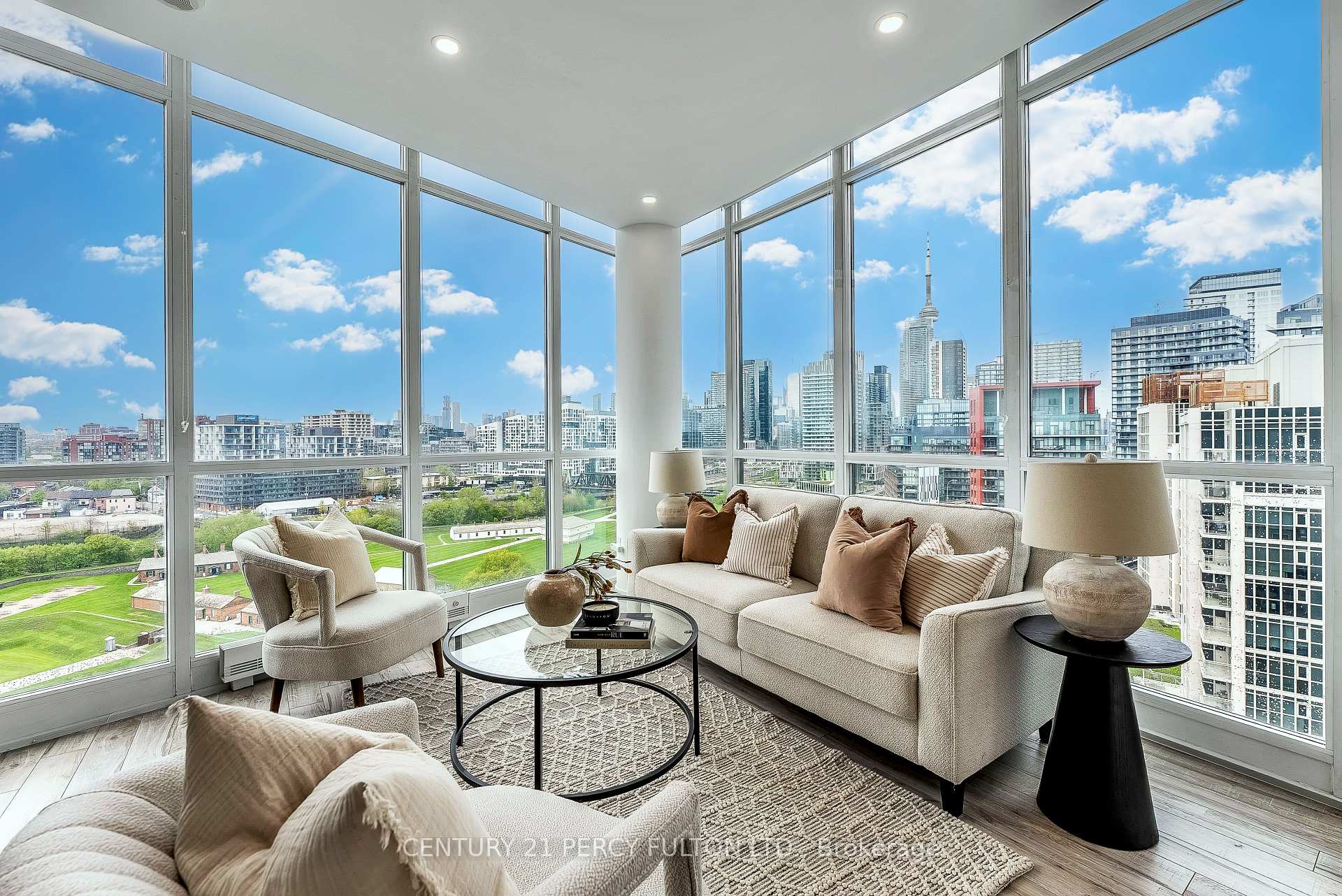 2 Bedrooms Condo at 209 Fort York, Toronto For sale