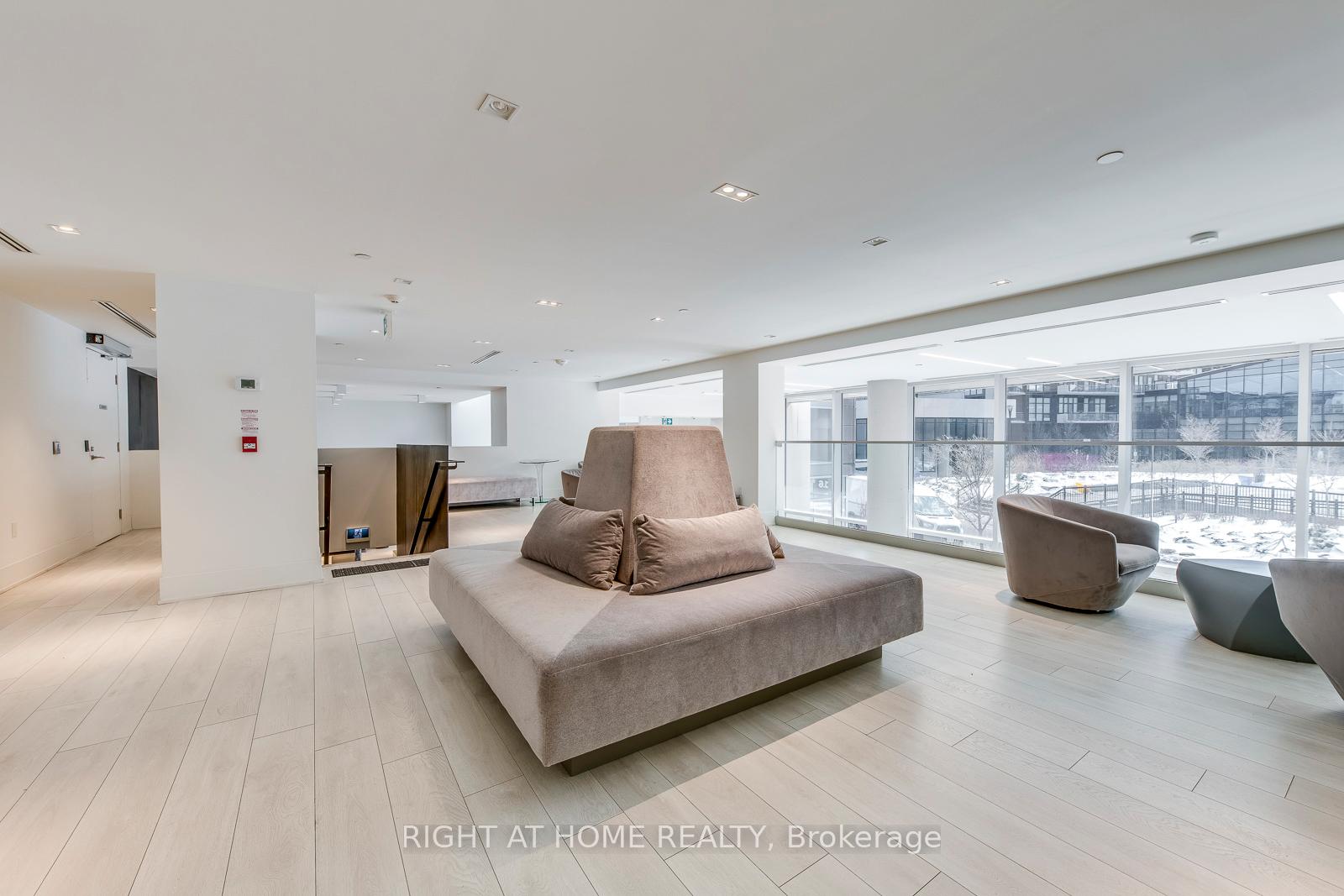 2 Bedrooms Condo at 2916 Highway 7, Vaughan For sale