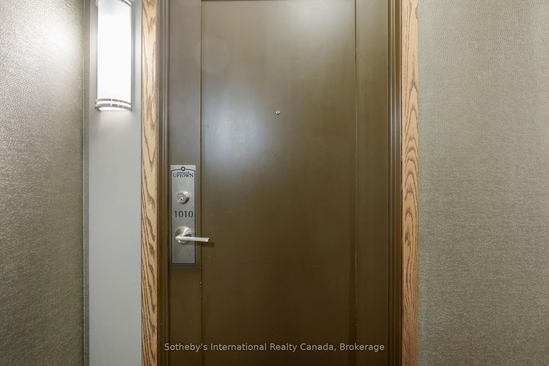 2 Bedrooms Condo at 55 Eglinton, Mississauga For sale