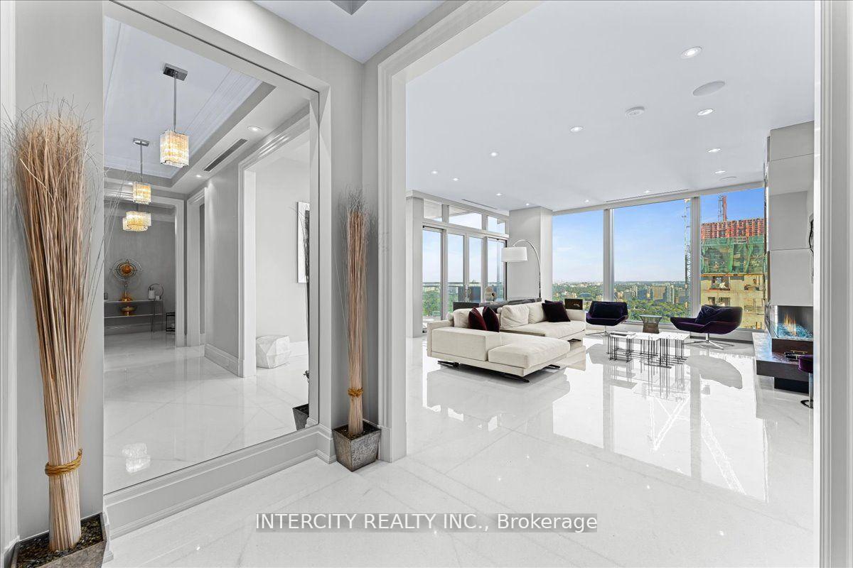 3 Bedrooms Condo at 50 Yorkville, Toronto For sale