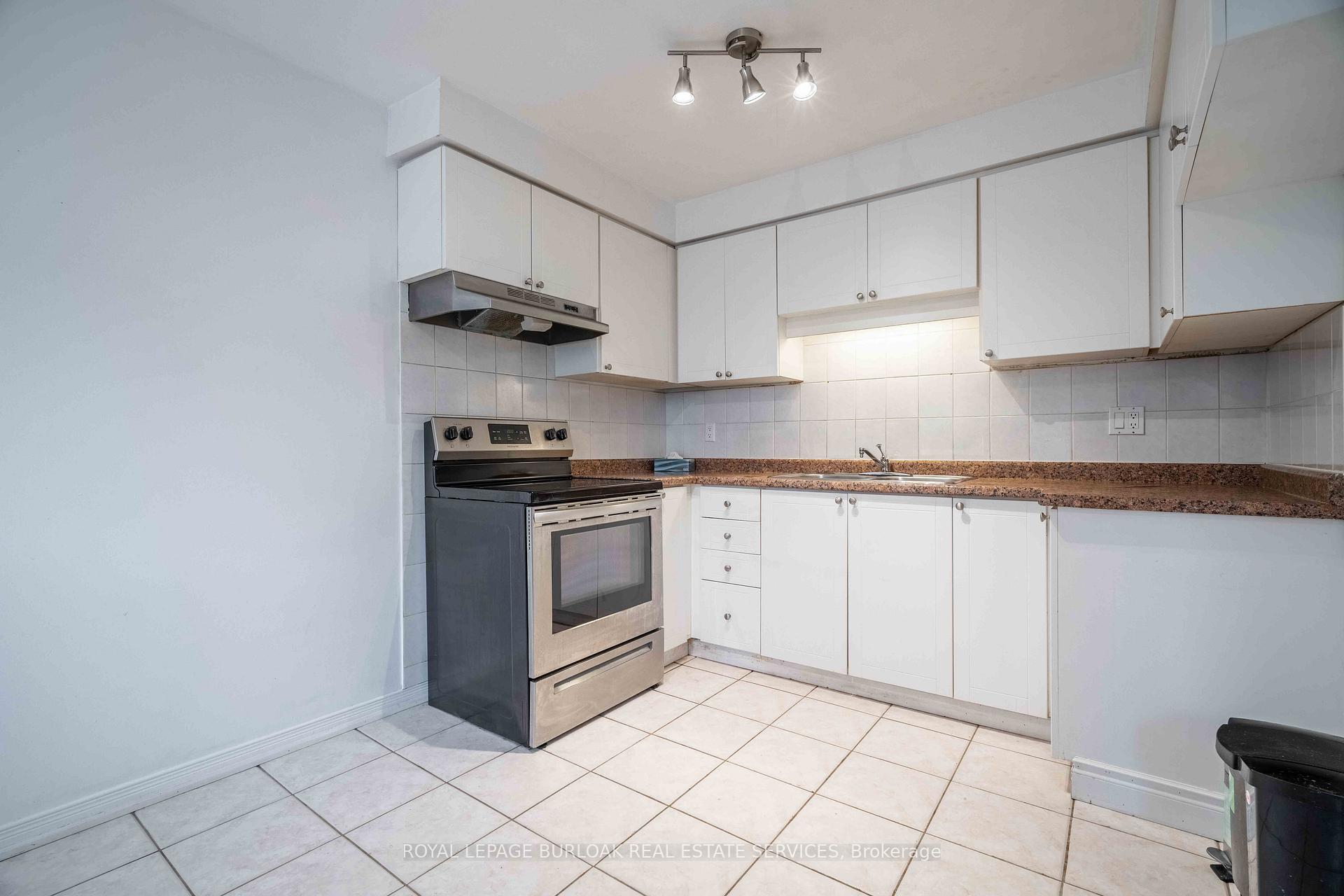 4 Bedrooms Condo at 117 Bonaventure, Hamilton For sale