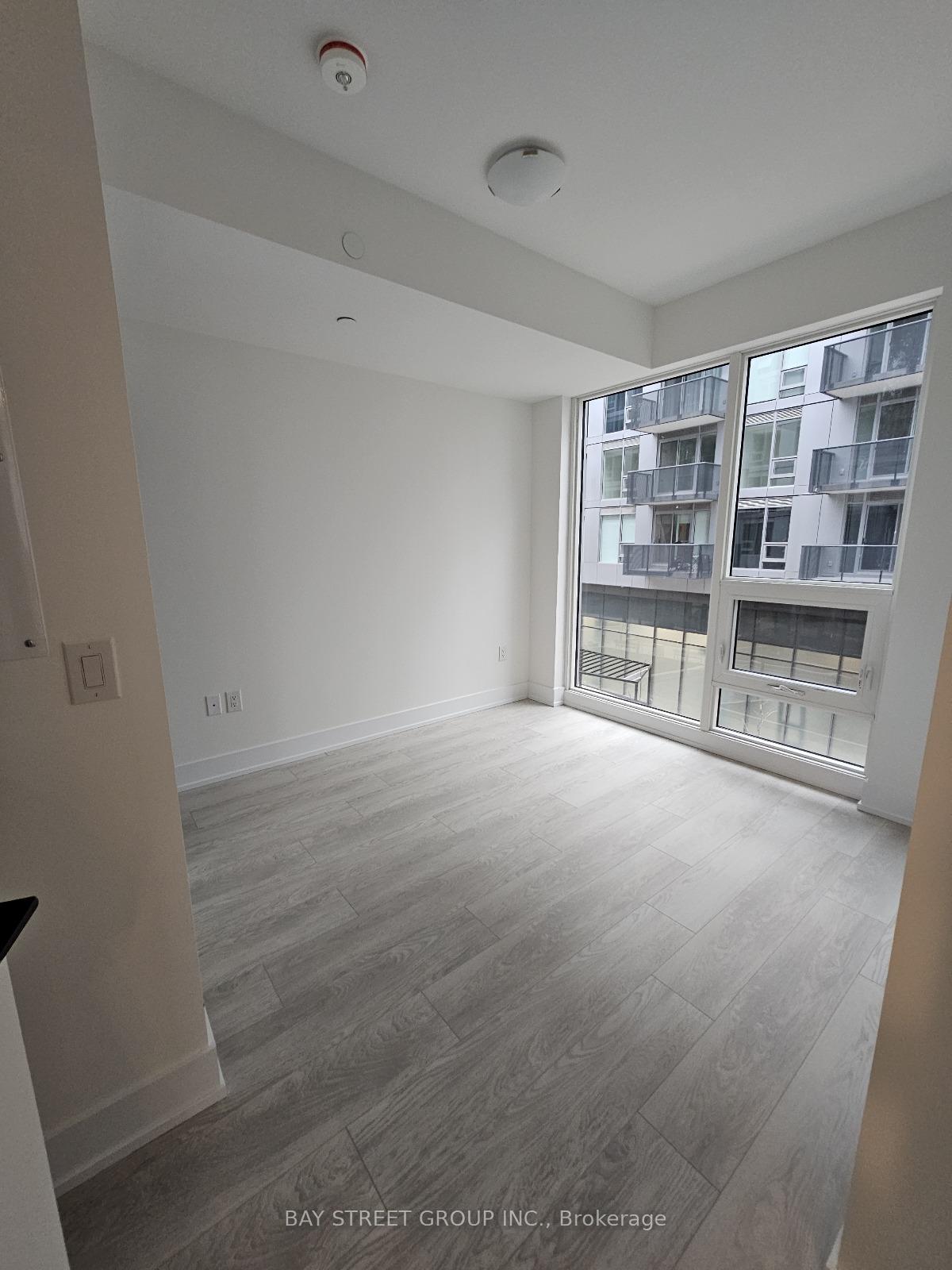 2 Bedrooms Condo at 2450 Old Bronte, Oakville For sale