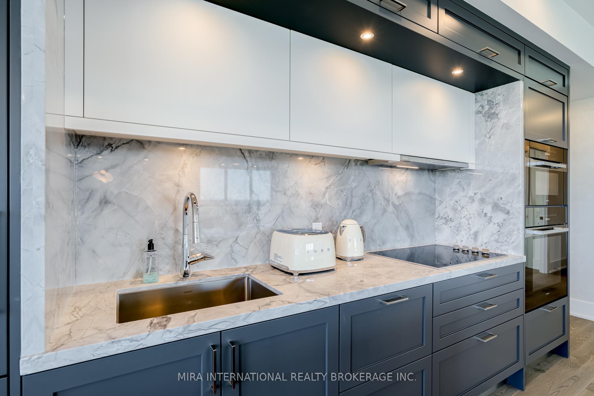 3 Bedrooms Condo at 30 Inn On The Park,  Toronto For sale