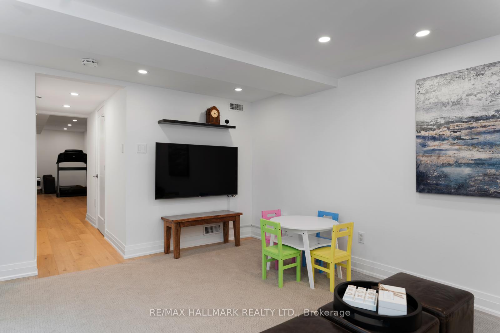 4 Bedrooms Condo at 95 Summerhill, Toronto For sale