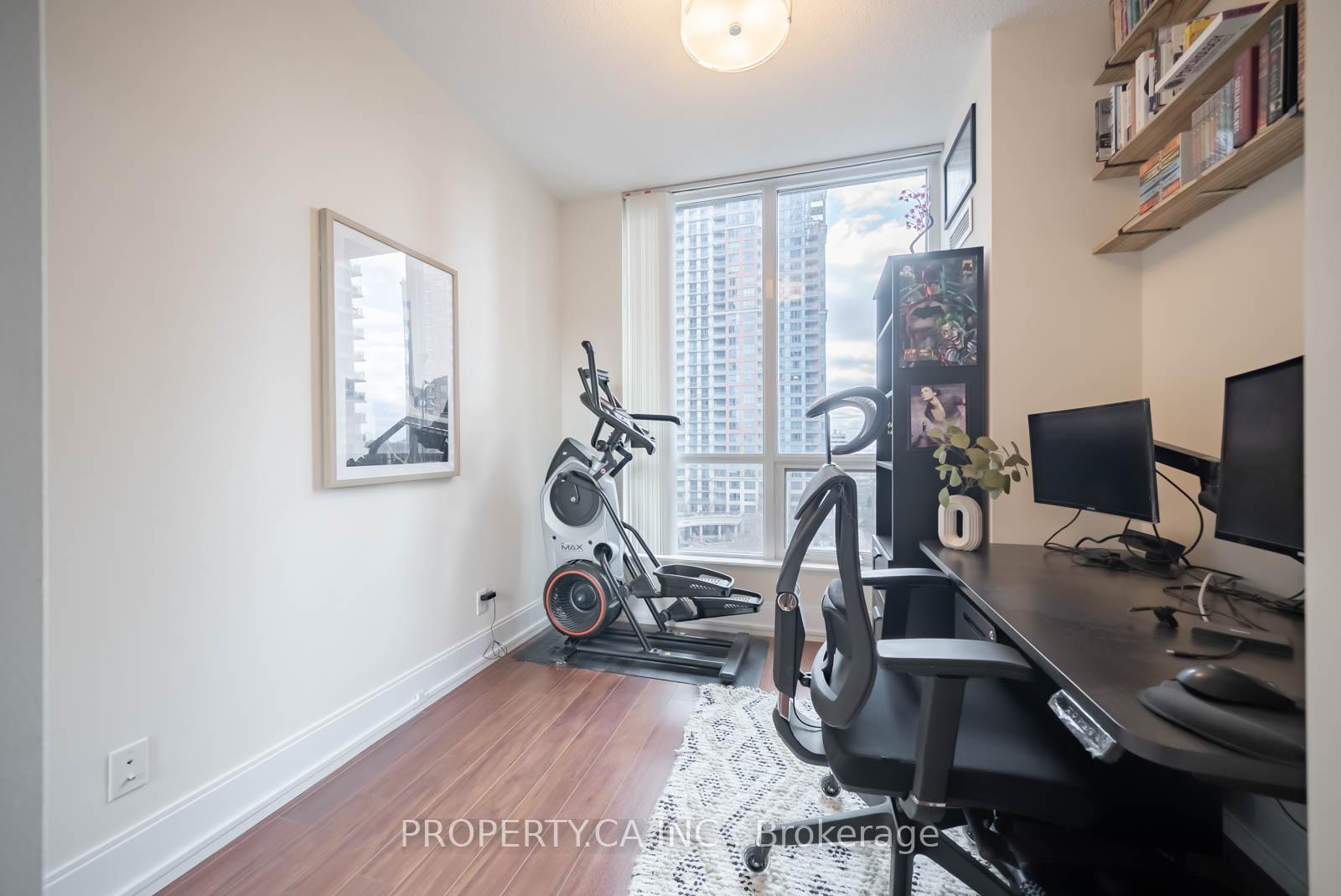 2 Bedrooms Condo at 15 Viking, Toronto For sale
